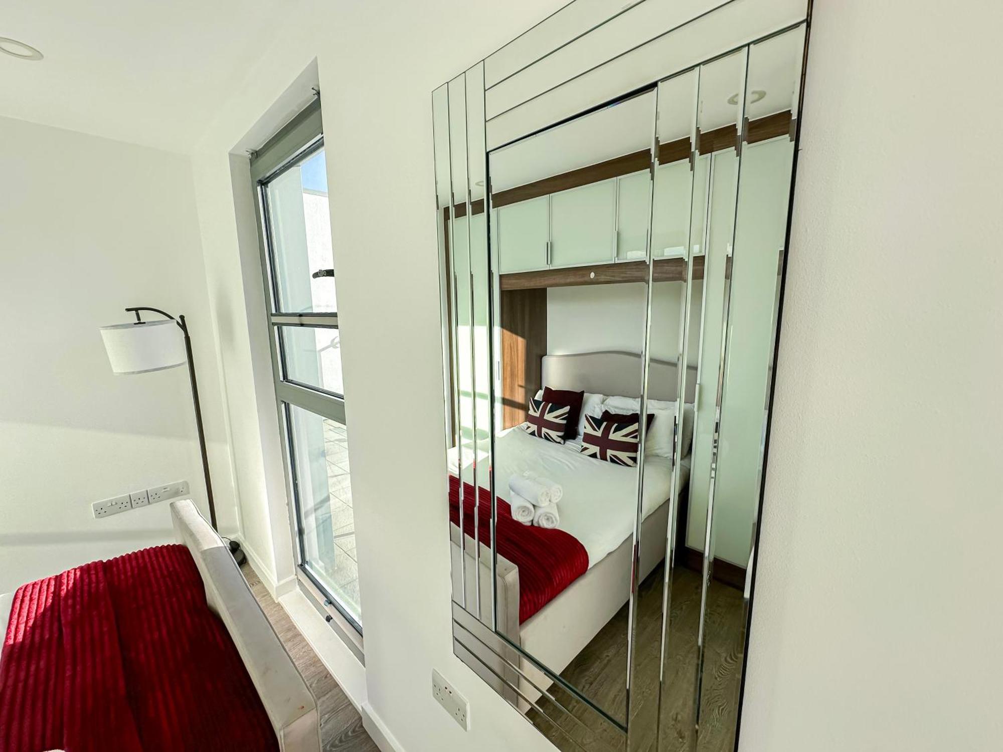 Apartment Contemporary With Private Terraces In Shoreditch, Hoxton, Islington London