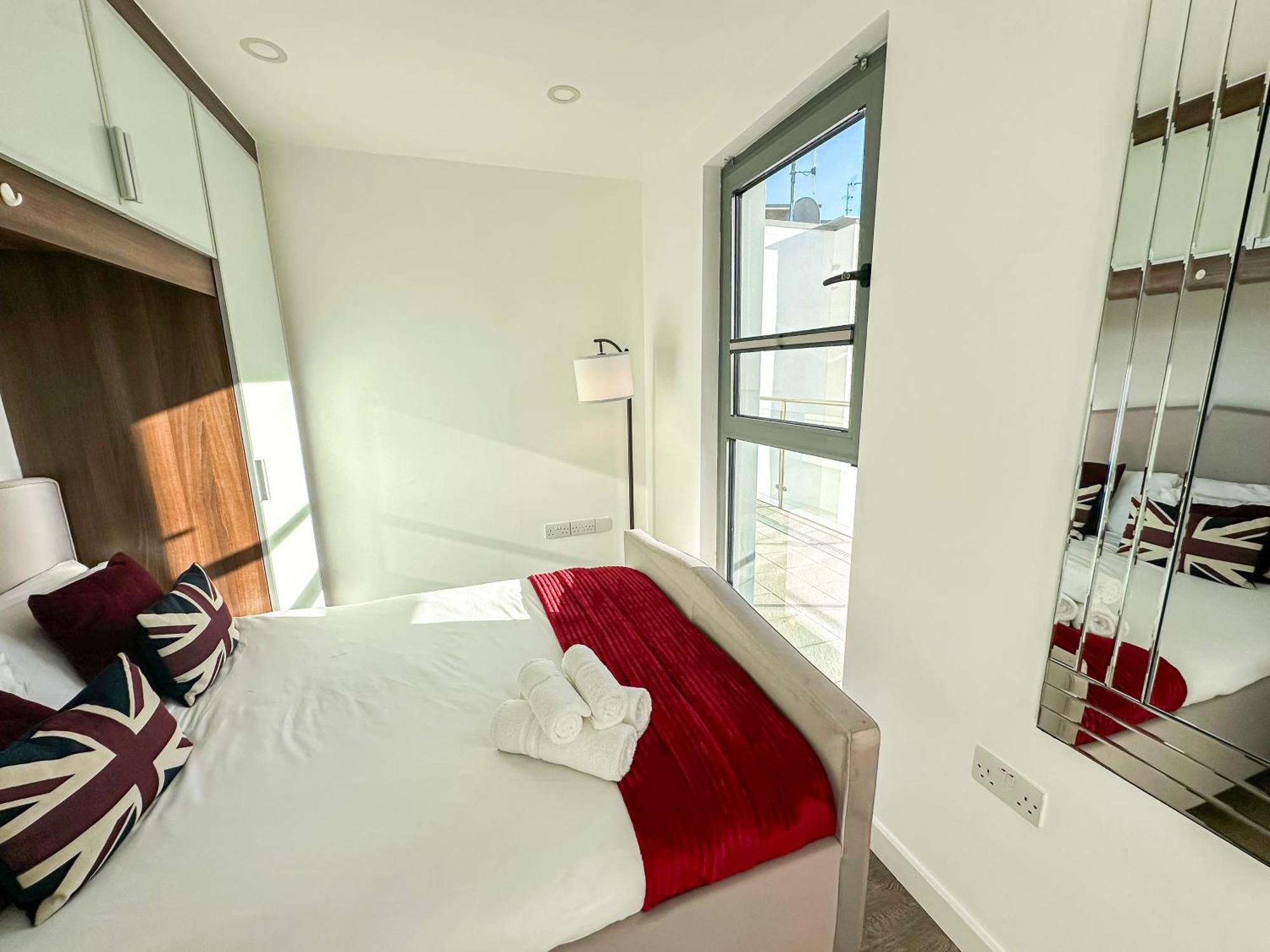 Apartment Contemporary With Private Terraces In Shoreditch, Hoxton, Islington London
