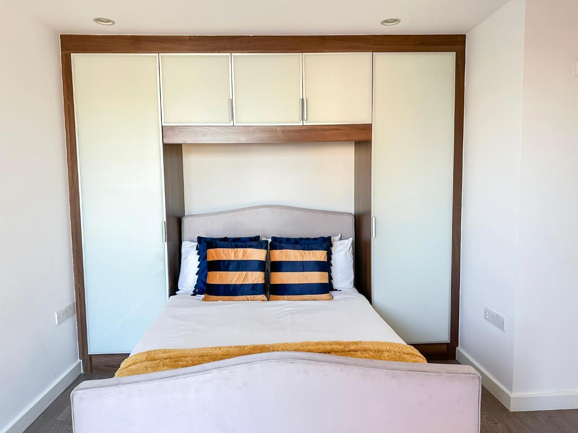 Contemporary With Private Terraces In Shoreditch, Hoxton, Islington Apartment London