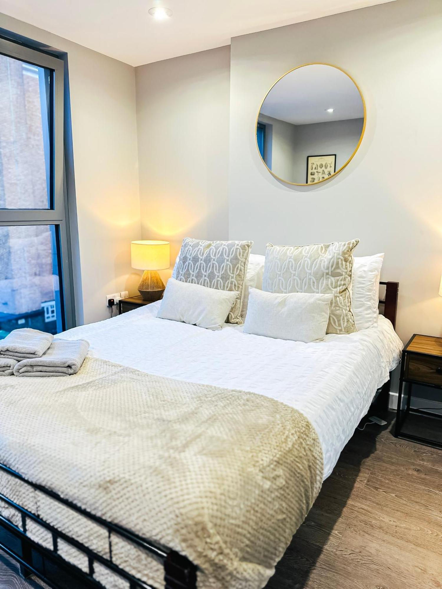 Contemporary With Private Terraces In Shoreditch, Hoxton, Islington Apartment London