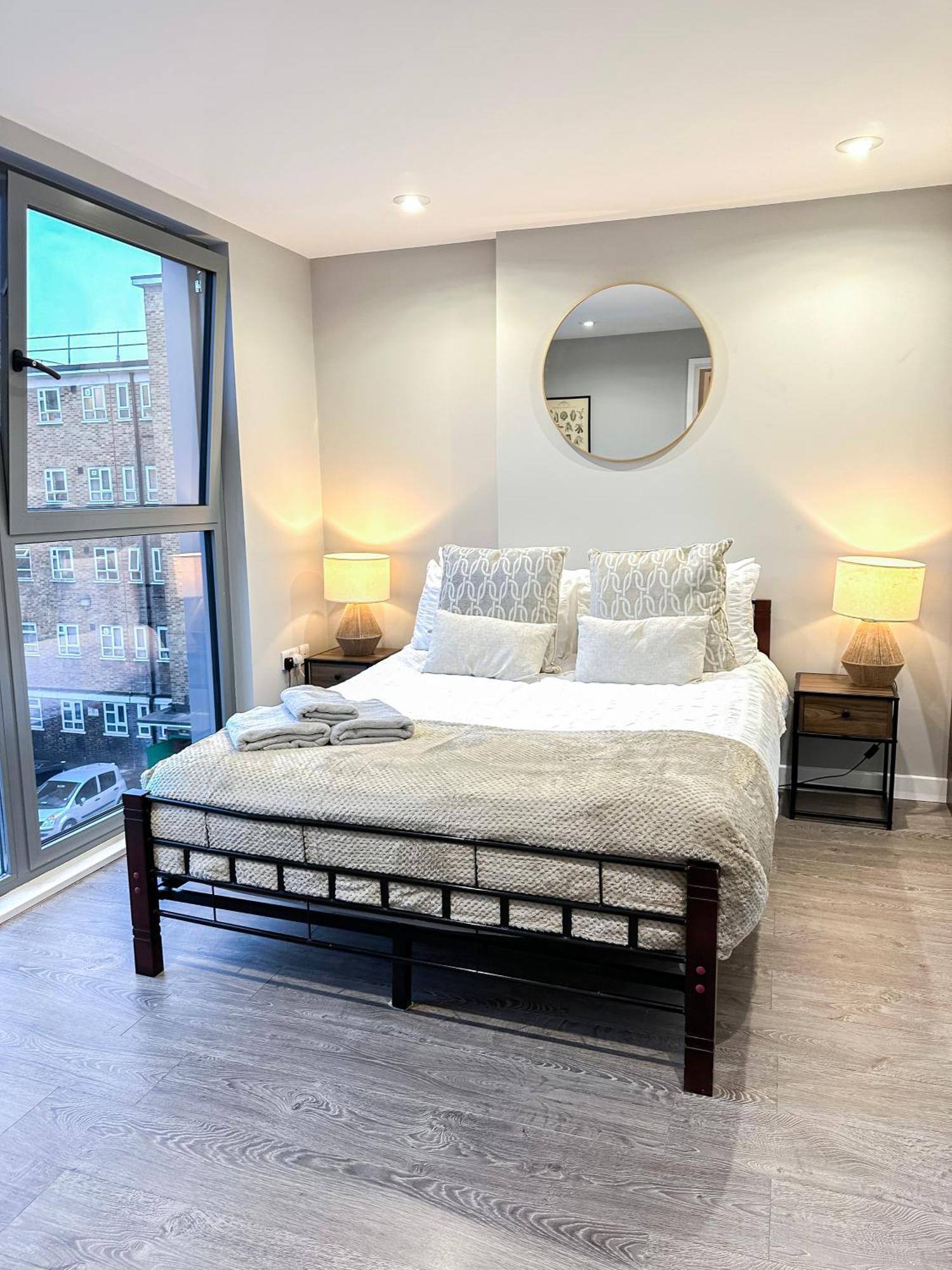 Contemporary With Private Terraces In Shoreditch, Hoxton, Islington Apartment
