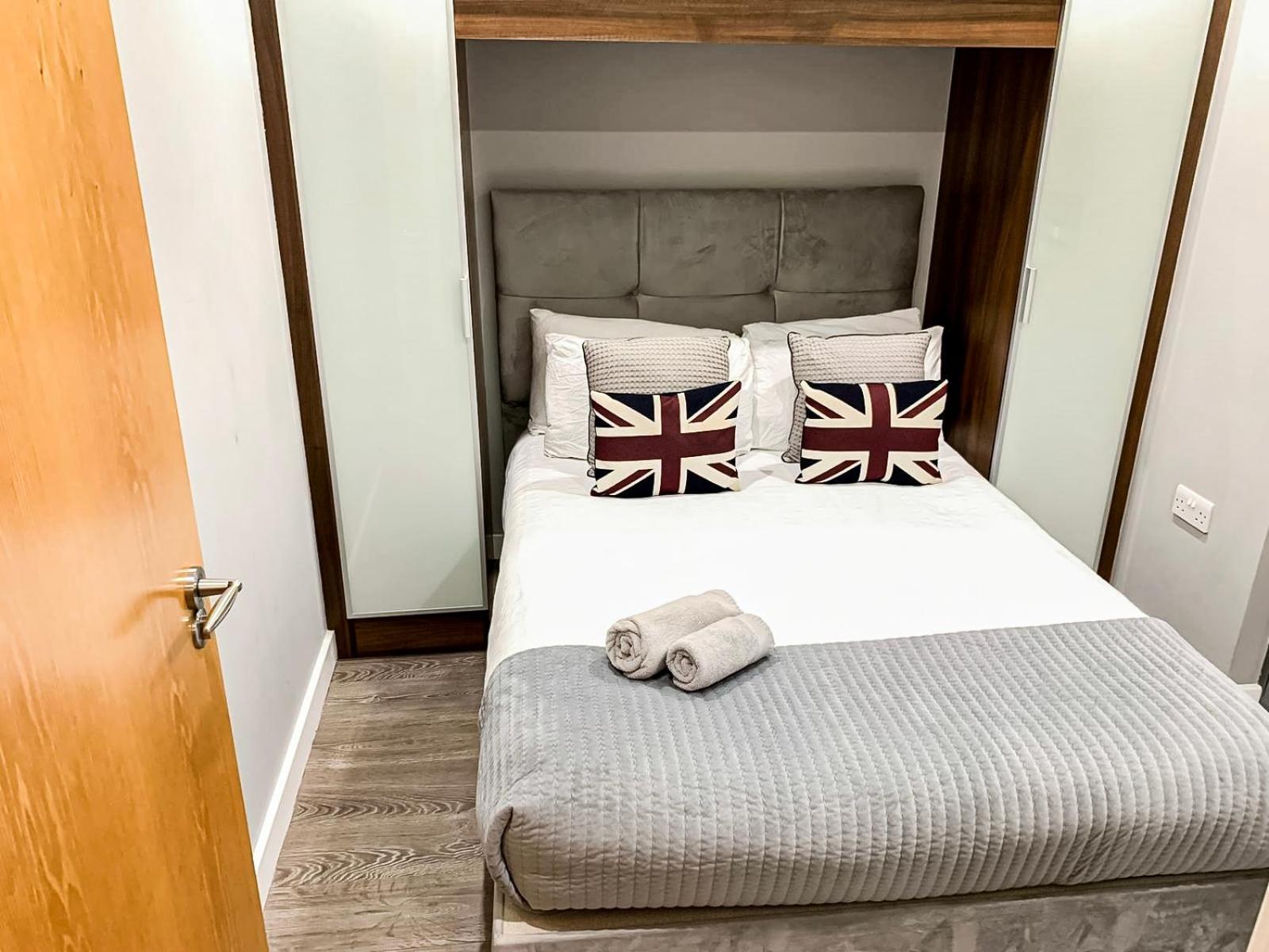 Apartment Contemporary With Private Terraces In Shoreditch, Hoxton, Islington