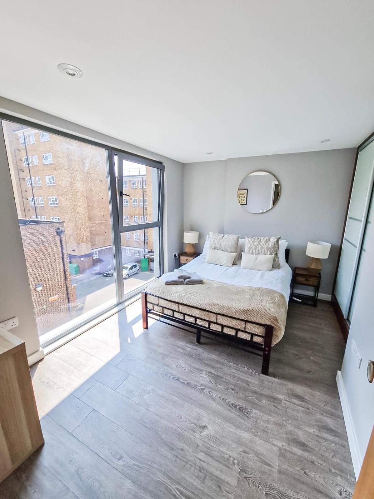 Apartment Contemporary With Private Terraces In Shoreditch, Hoxton, Islington London