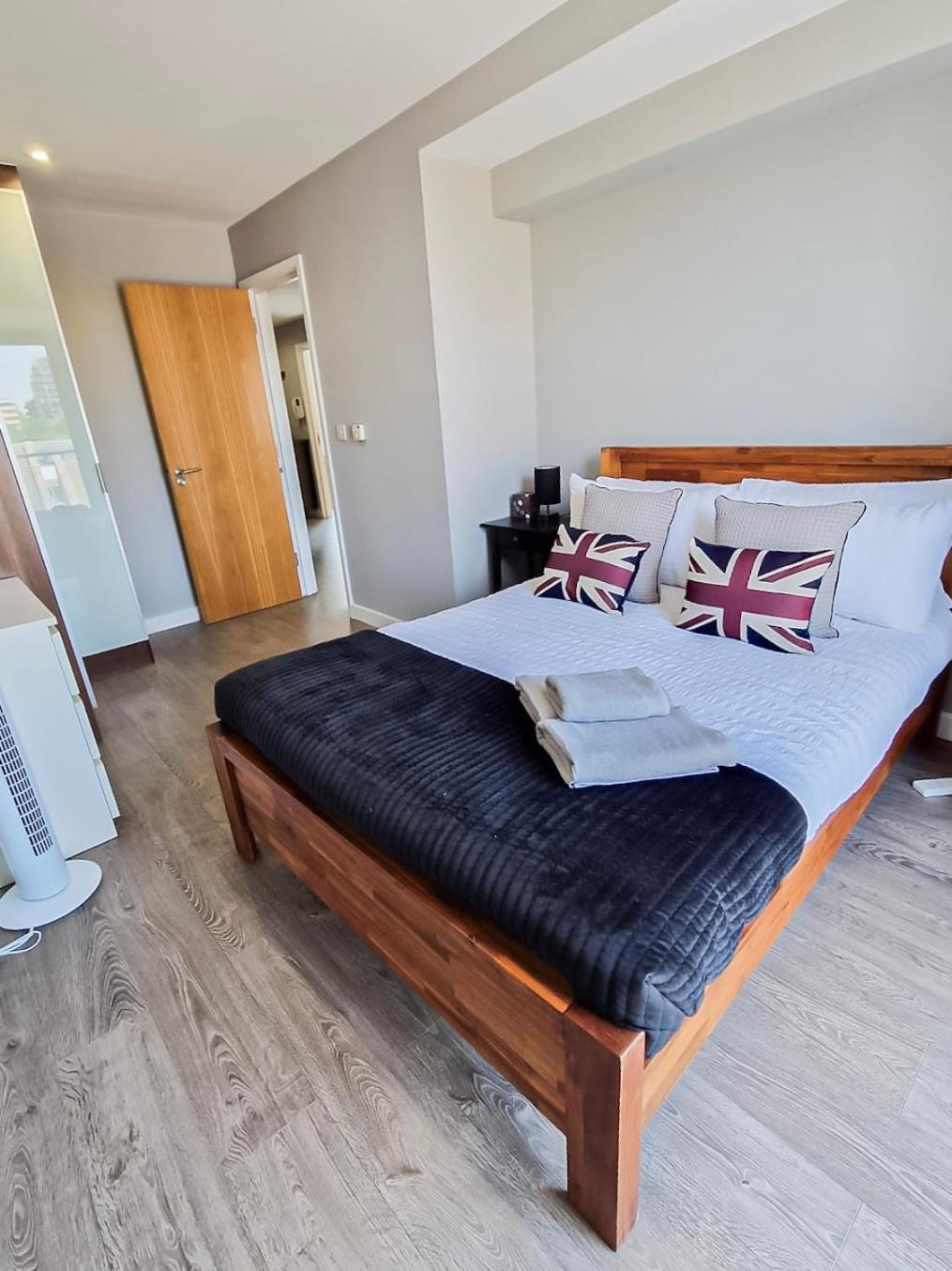 Contemporary With Private Terraces In Shoreditch, Hoxton, Islington London