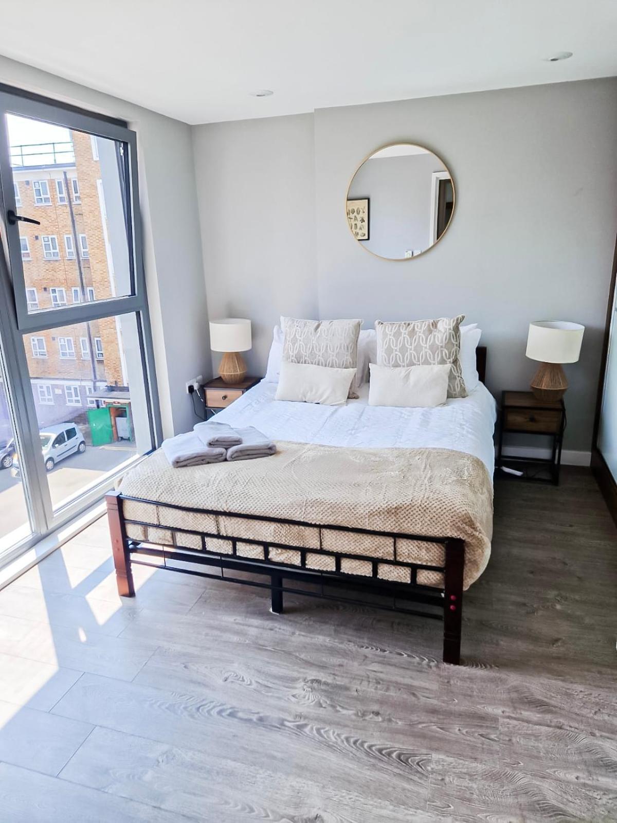 Apartment Contemporary With Private Terraces In Shoreditch, Hoxton, Islington London