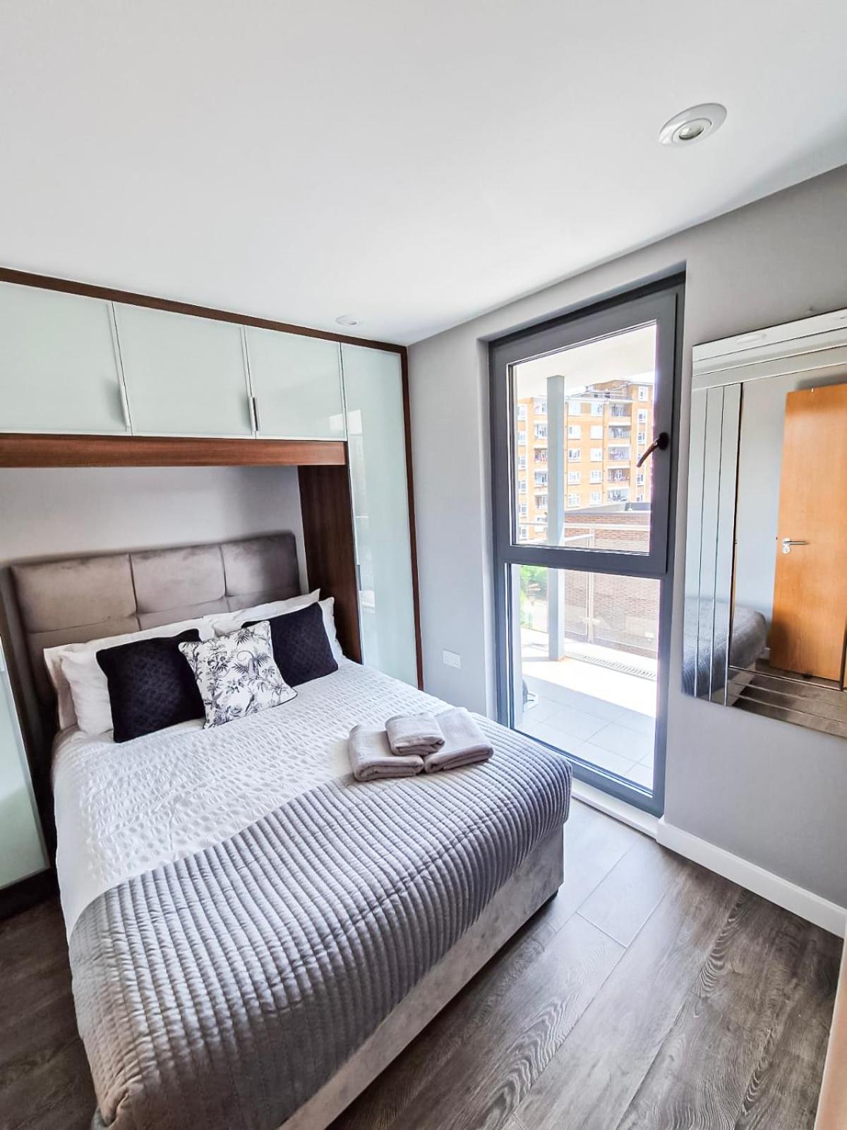 Apartment Contemporary With Private Terraces In Shoreditch, Hoxton, Islington