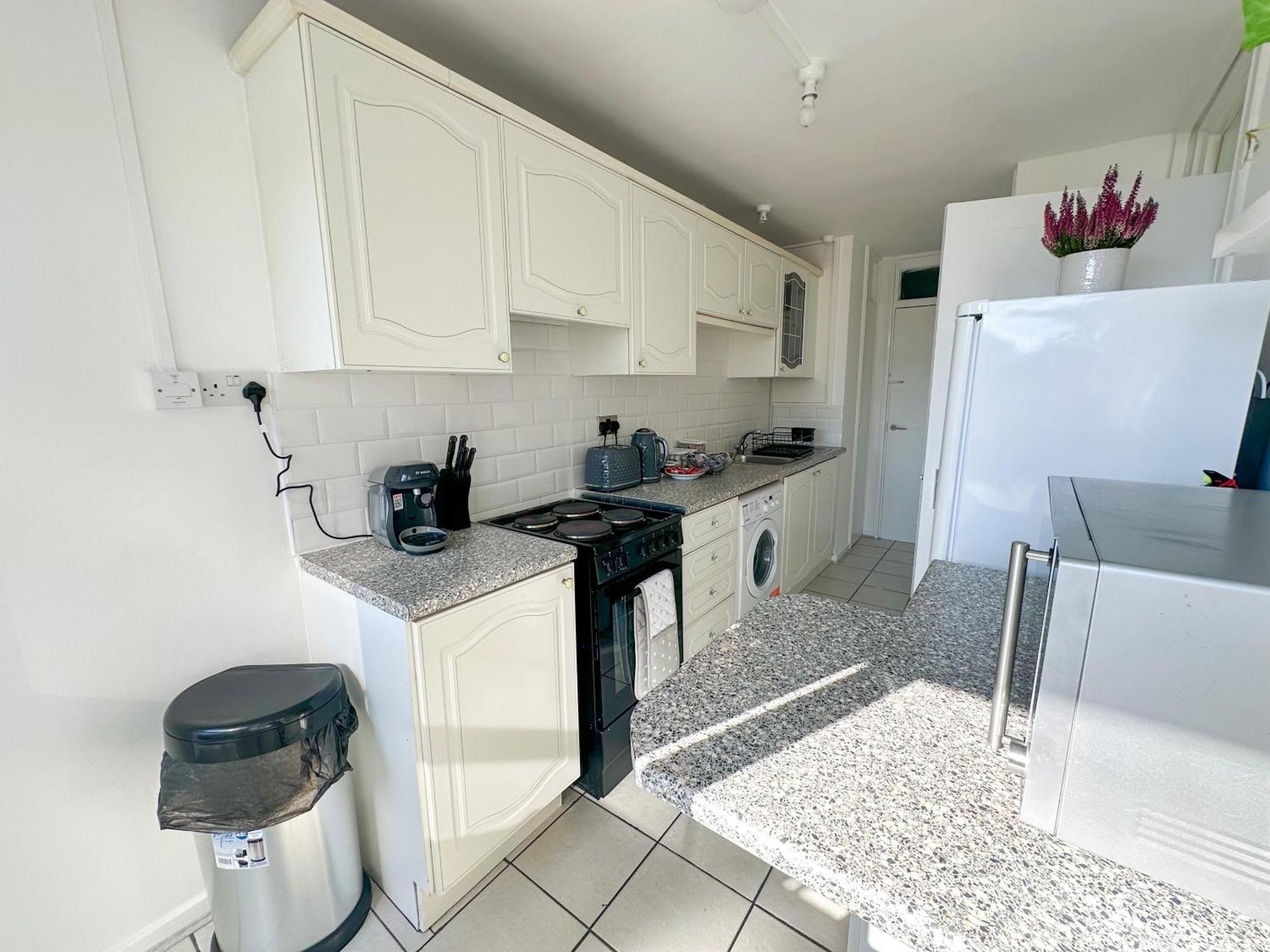 Apartment 3 Bedroom Flat Haggerston, Hackney,