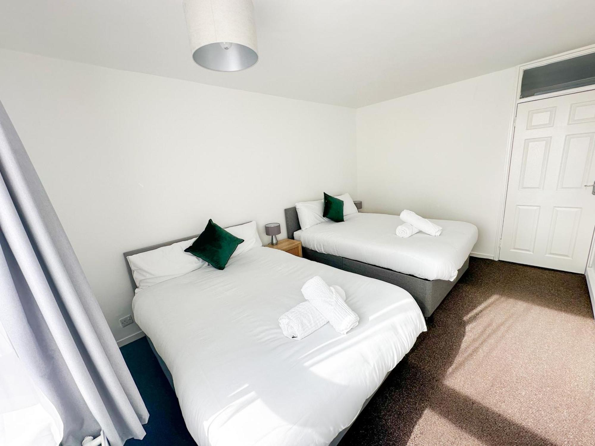 Apartment 3 Bedroom Flat Haggerston, Hackney, *