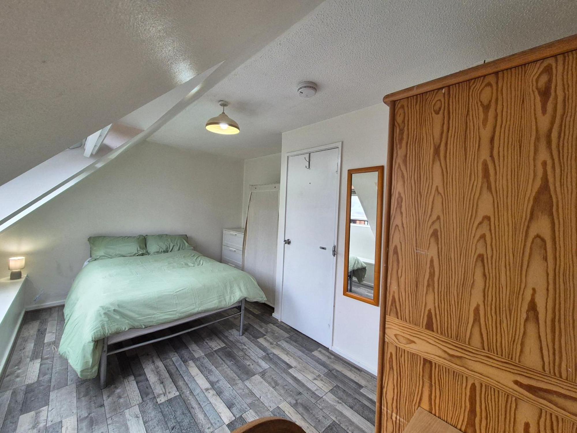 Homestay Spacious And Elegant With En-suites Available In Canary Wharf London