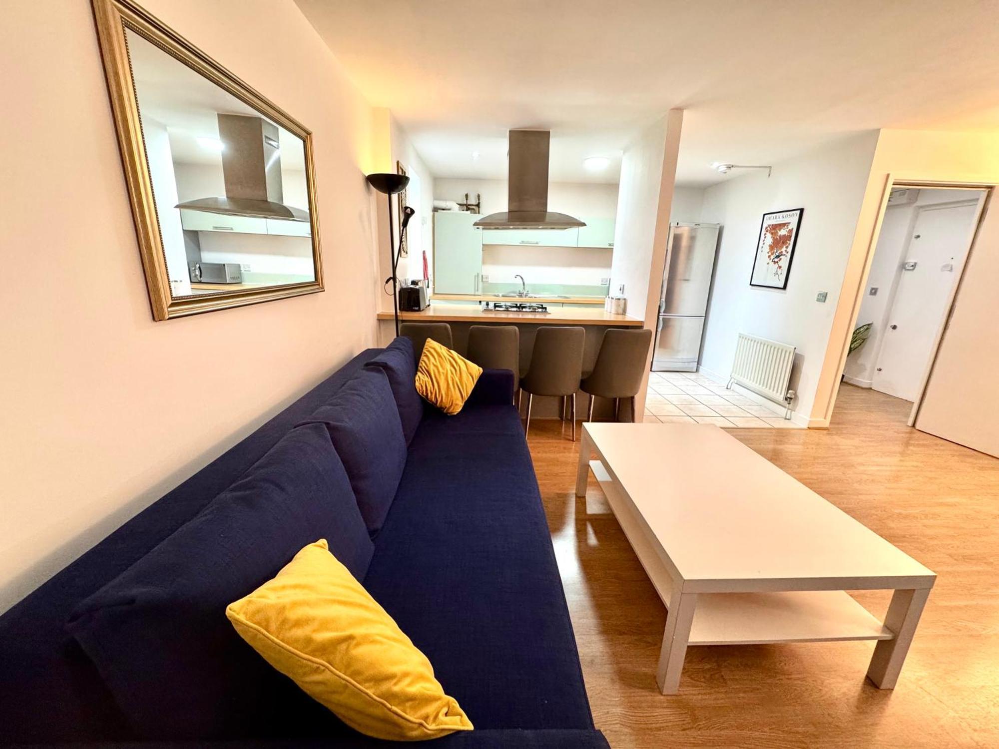 2 Bed, 2 Bath, Ground Floor Whole With Parking, Near & Stratford, Close To Station, Zone 2 * Londen