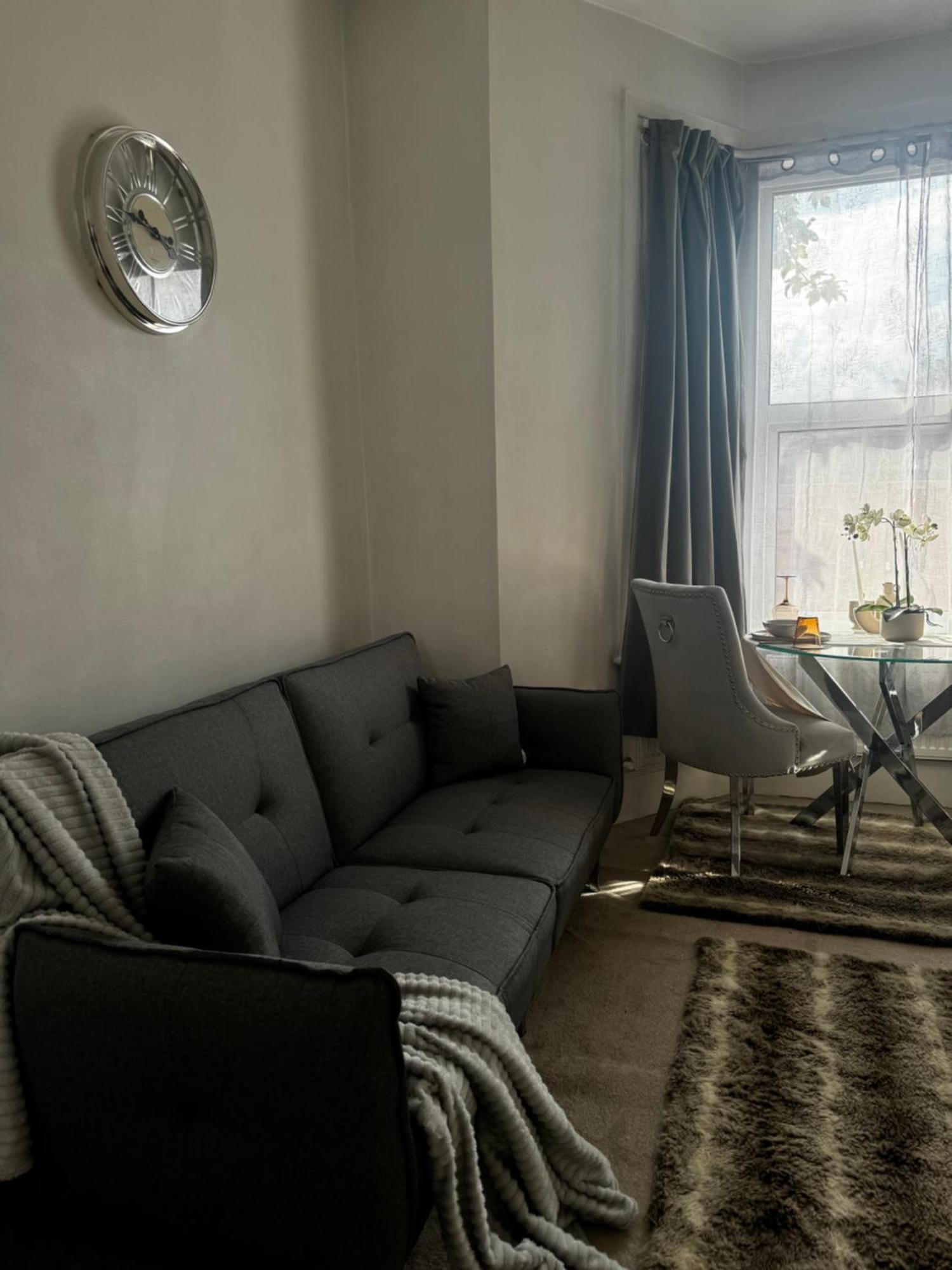 Apartment 5 Min From Westfield, Stratford, , And Elizabeth Olympic Park With Free Netflix London