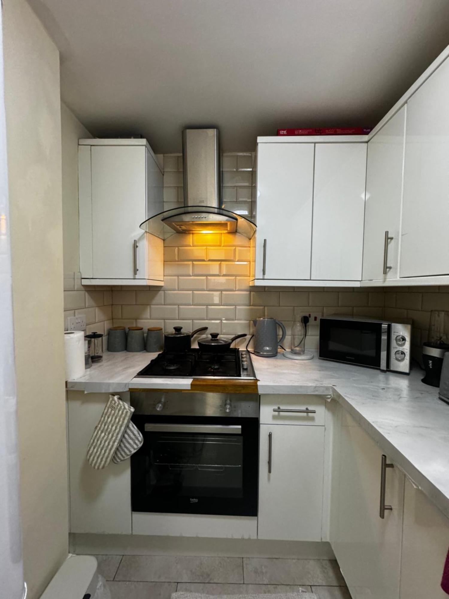 5 Min From Westfield, Stratford, , And Elizabeth Olympic Park With Free Netflix Apartment