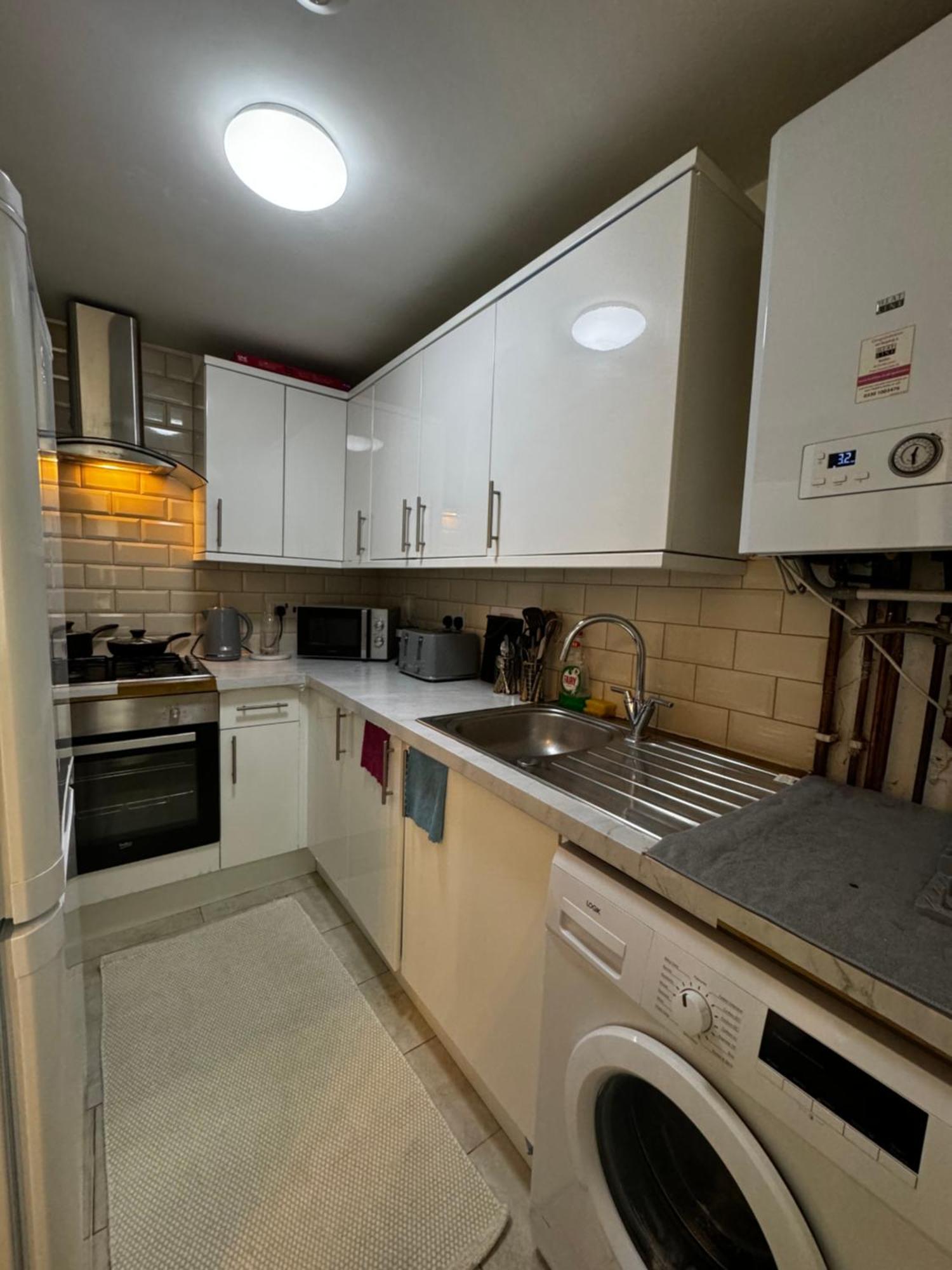 5 Min From Westfield, Stratford, , And Elizabeth Olympic Park With Free Netflix Apartment *