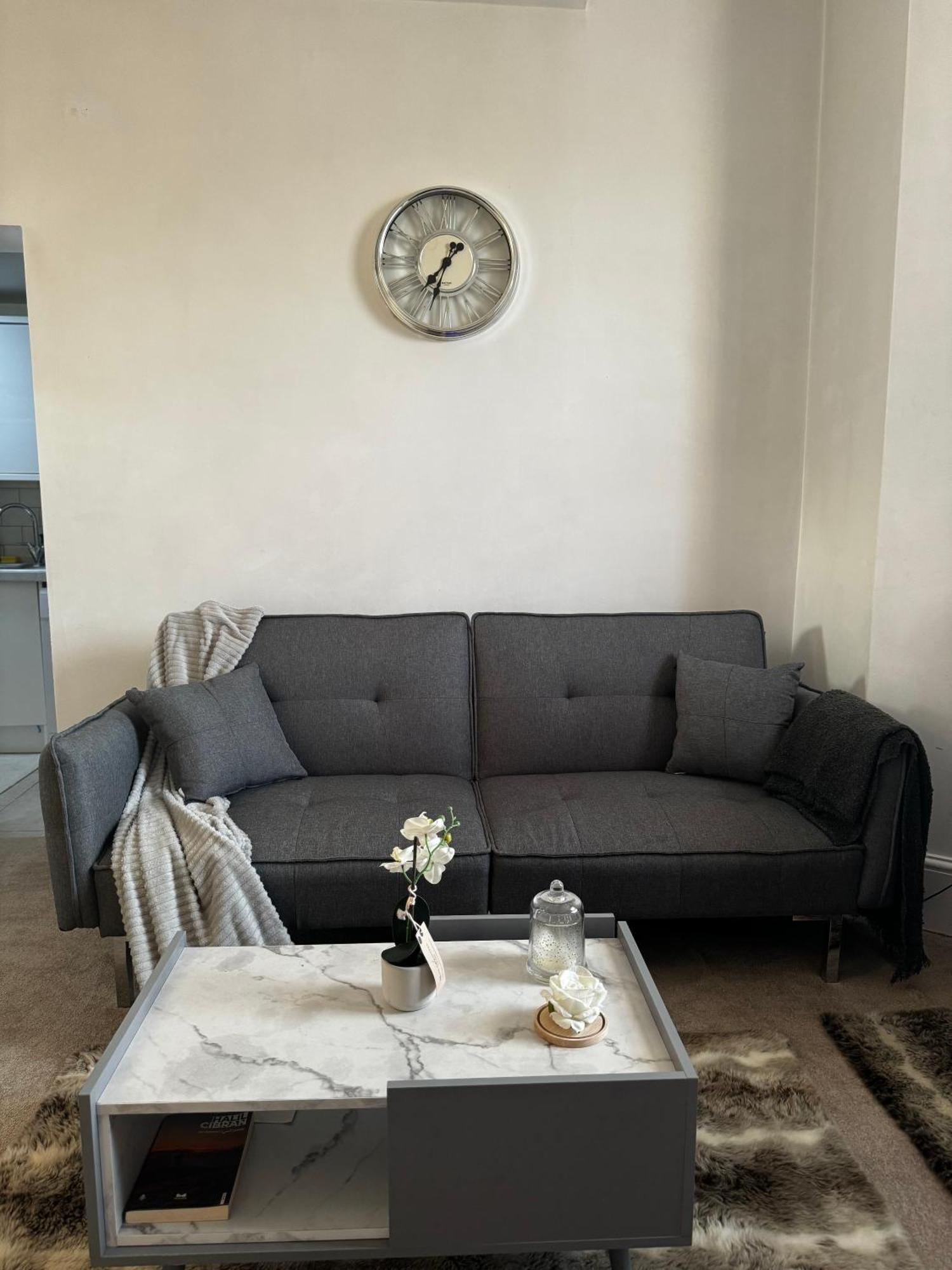 5 Min From Westfield, Stratford, , And Elizabeth Olympic Park With Free Netflix Apartment