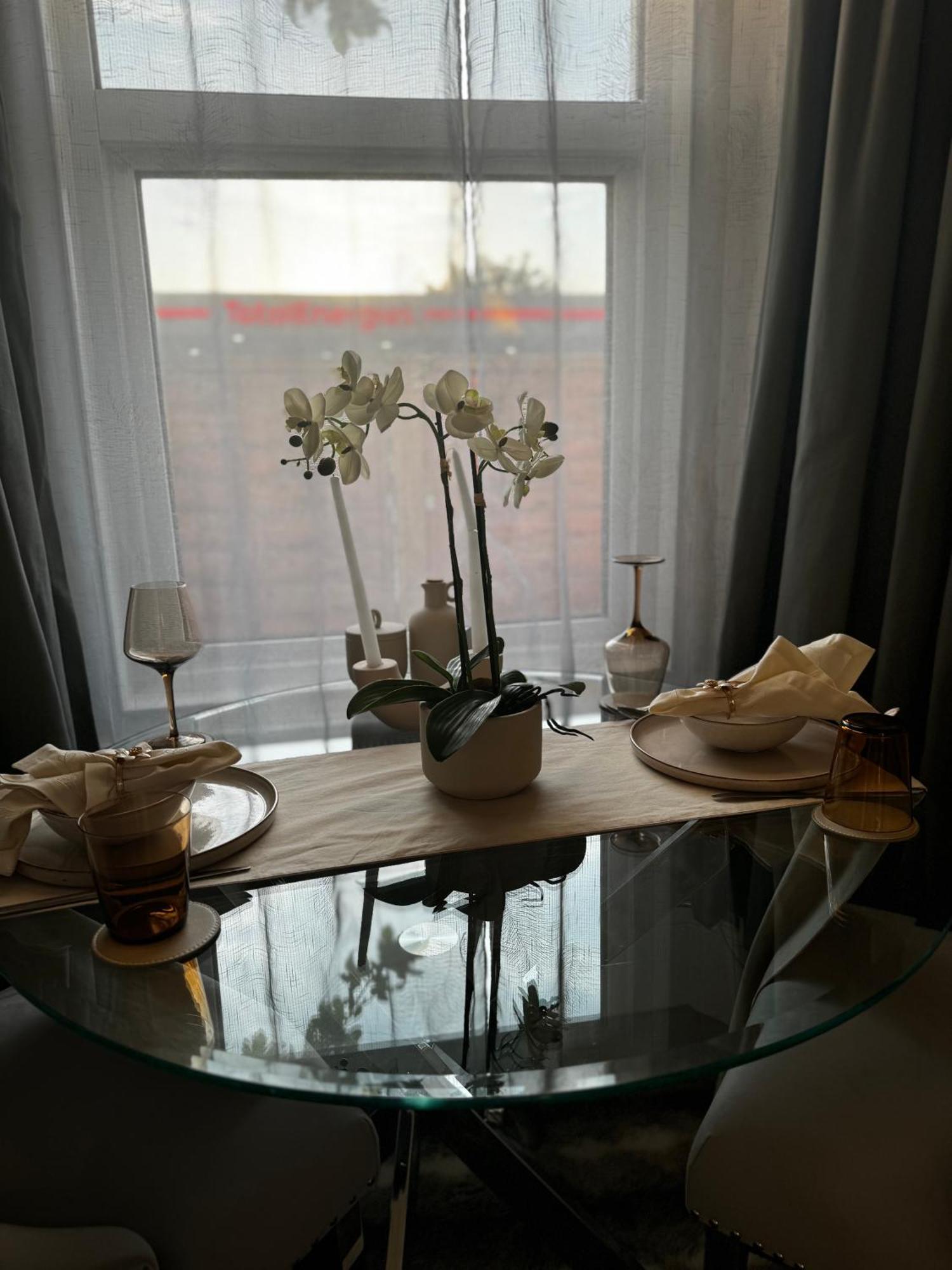 5 Min From Westfield, Stratford, , And Elizabeth Olympic Park With Free Netflix Apartment *