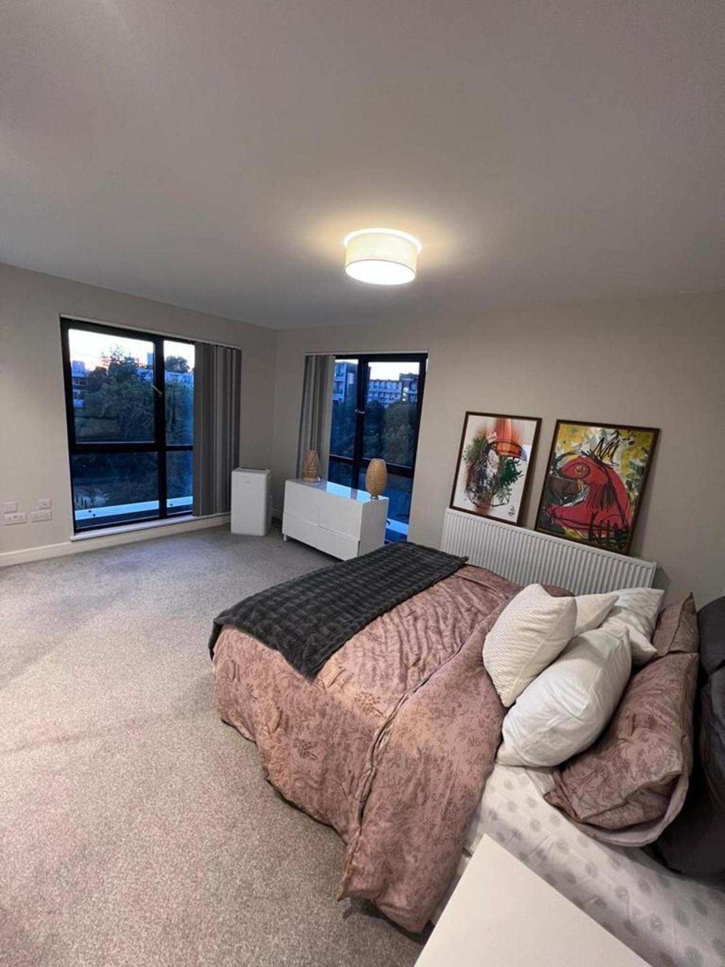 3br-3bath-central London-parking-petsok-fireplace Apartment *
