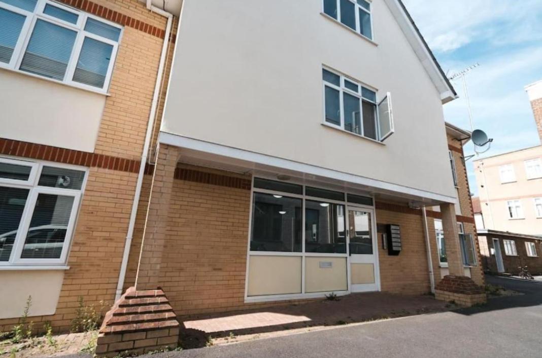 2 Bedroom, Parking, Hounslow St * London