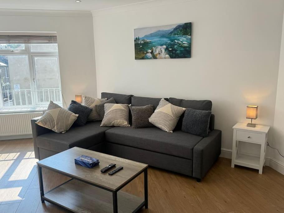 2 Bedroom, Parking, Hounslow St * London