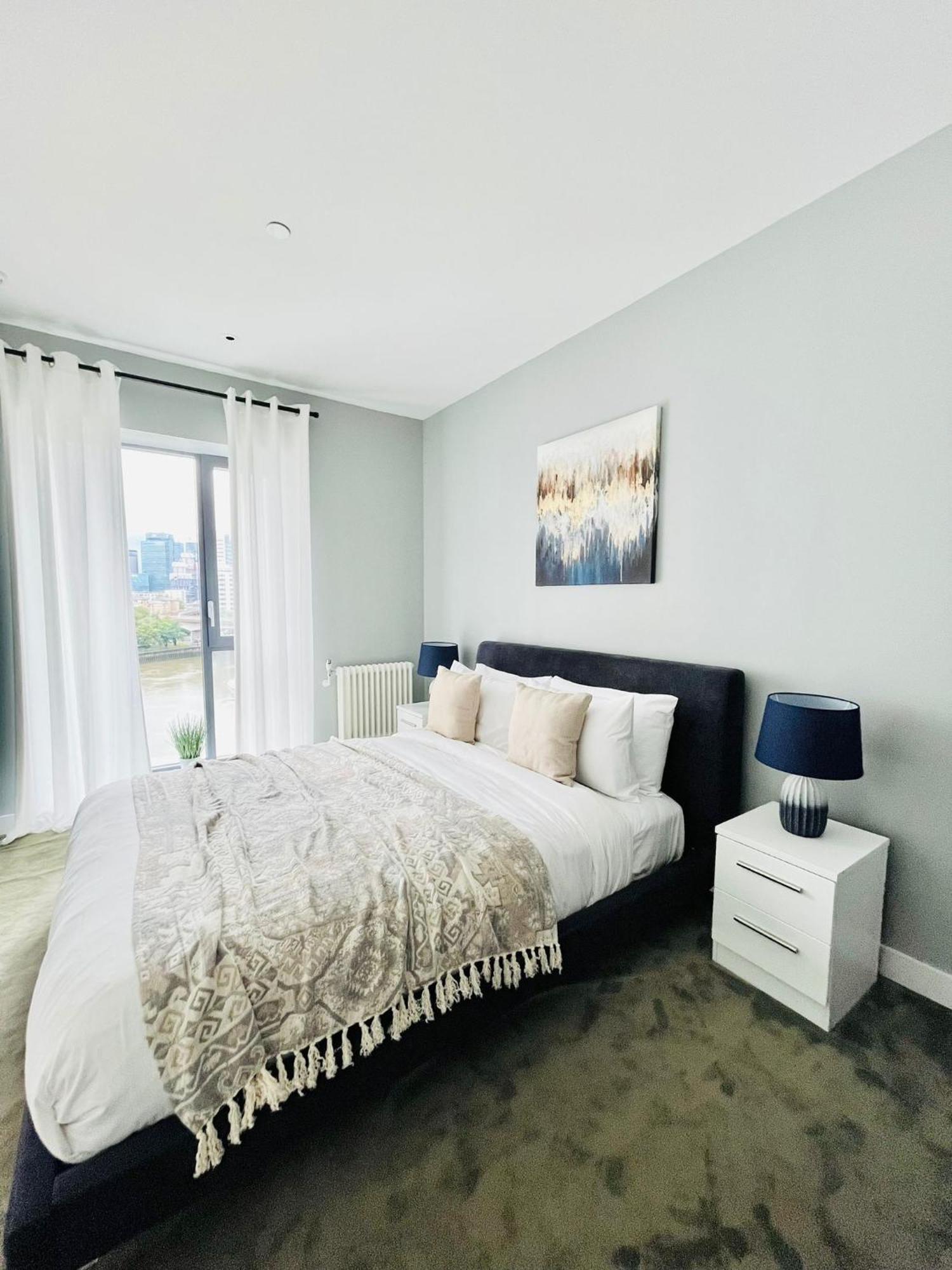 Luxurious Apartment - Prime Location Near Excel, O2 & Canary Wharf London