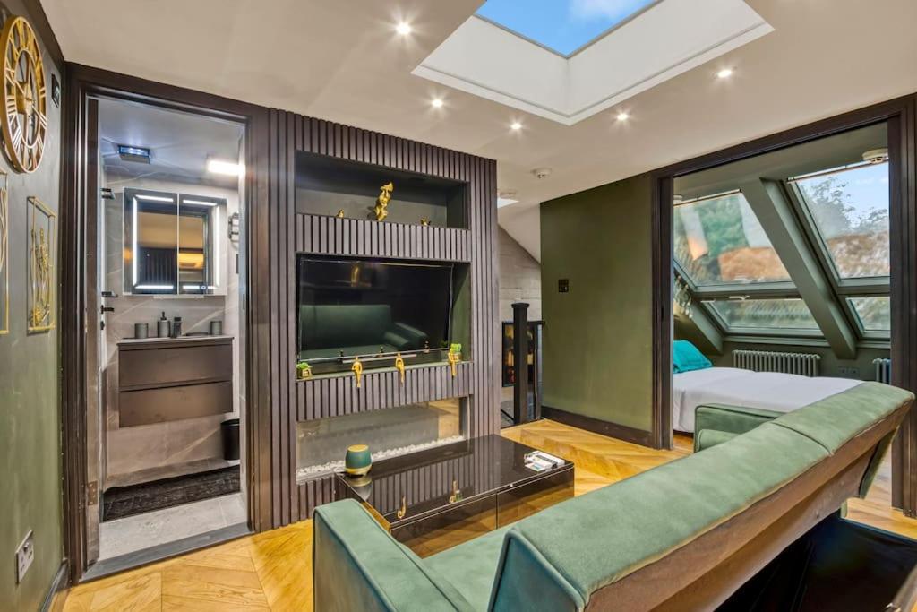 Verdant Luxe Apartment *