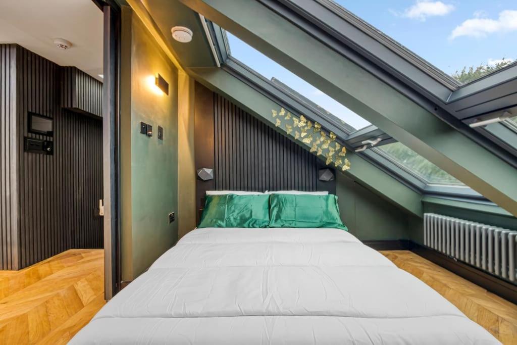 Verdant Luxe Apartment London