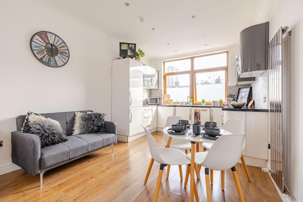 Luxury Near Canning Town- Free Parking London