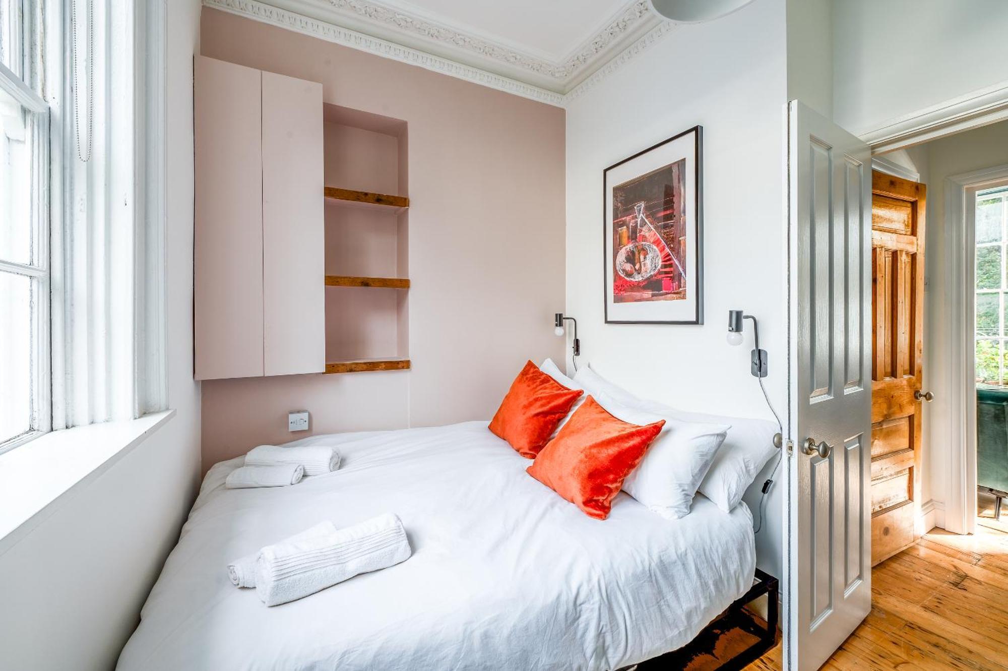 1 Bedroom Chic Flat By Hostarahomes, Sleeps Up To 4, Full Apartment, Location Apartment London