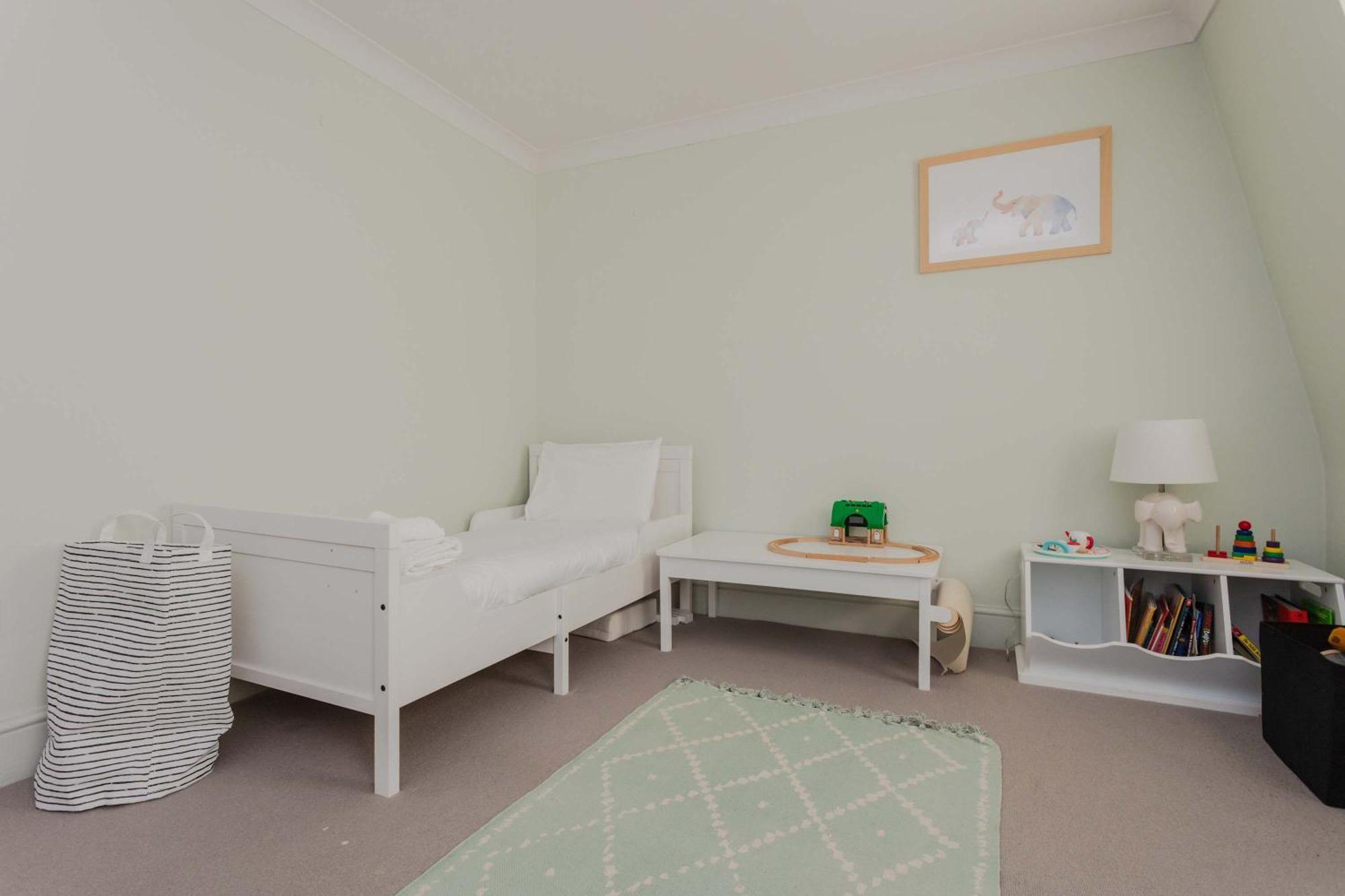 Apartment Newly Refurbished 4 Bedroom House In East London