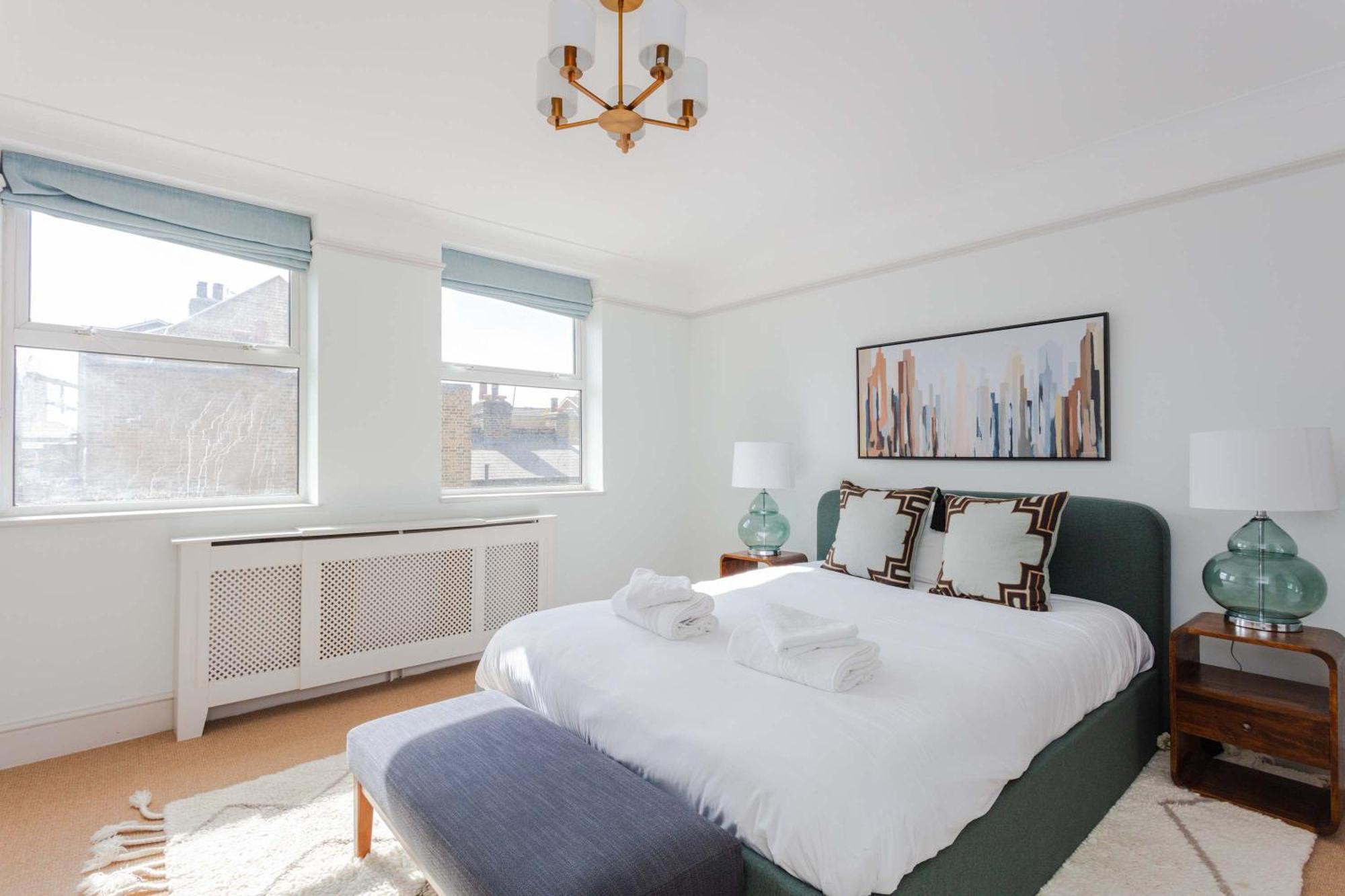 Newly Refurbished 4 Bedroom House In East Apartment *