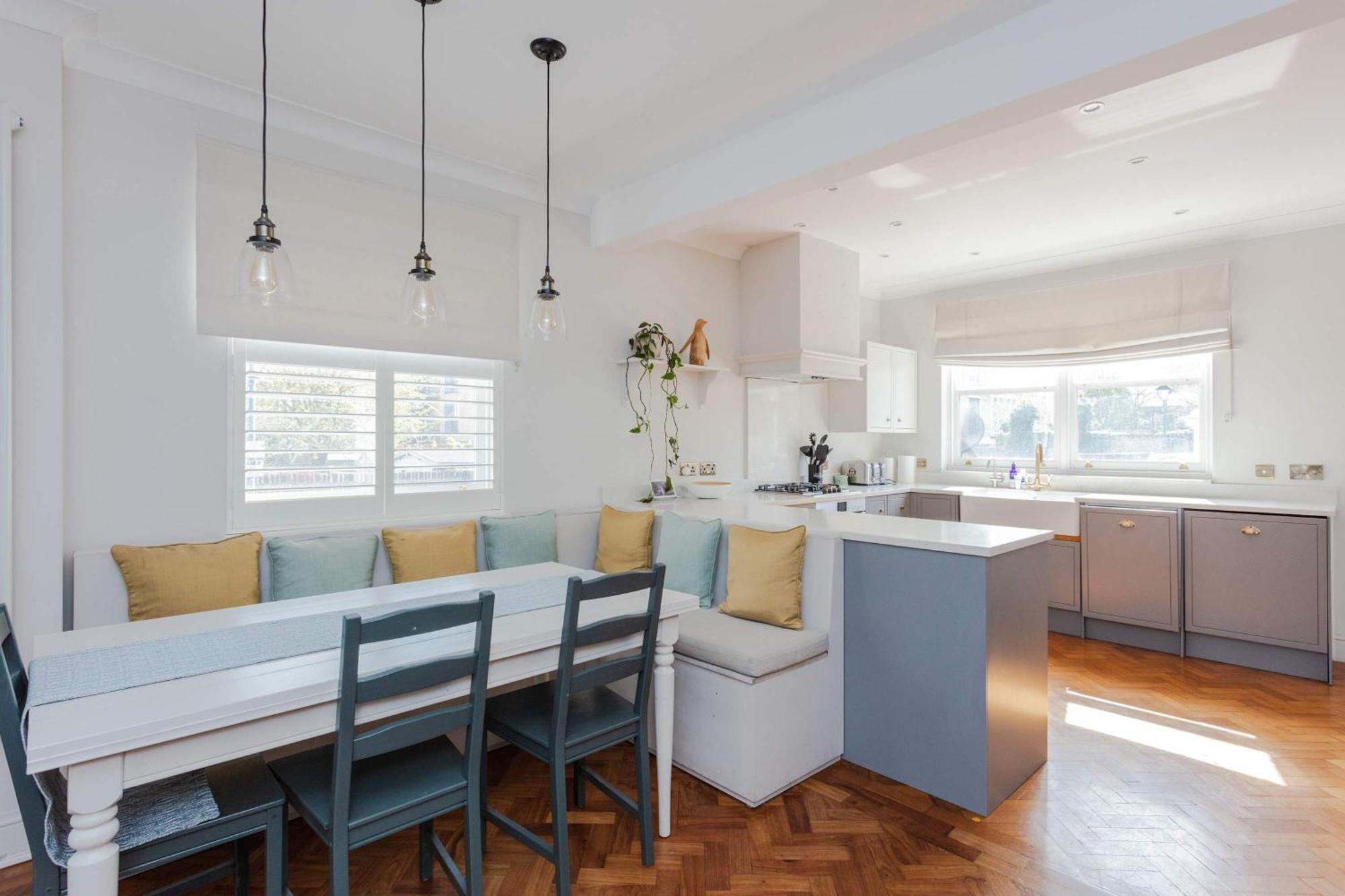 Newly Refurbished 4 Bedroom House In East Apartment
