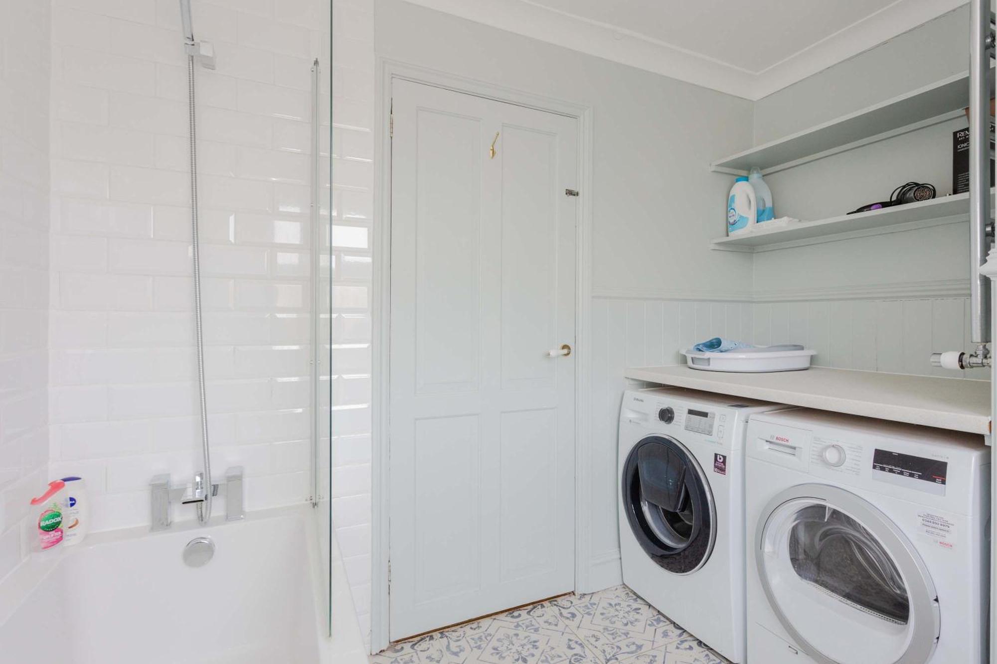 Apartment Newly Refurbished 4 Bedroom House In East