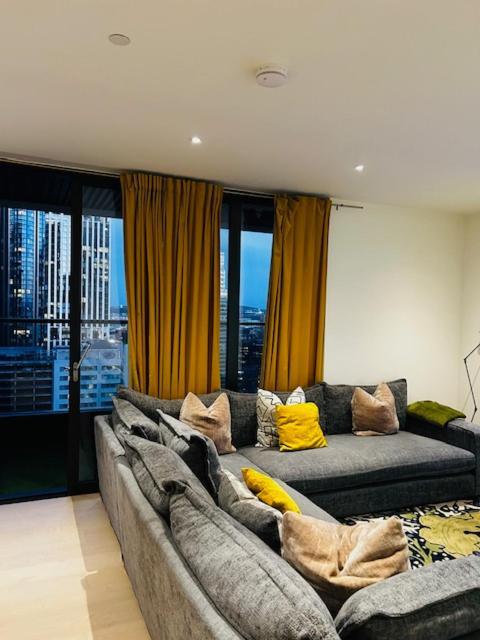 Luxury High Rise 2-bed With Lovely View In Canary Wharf * London