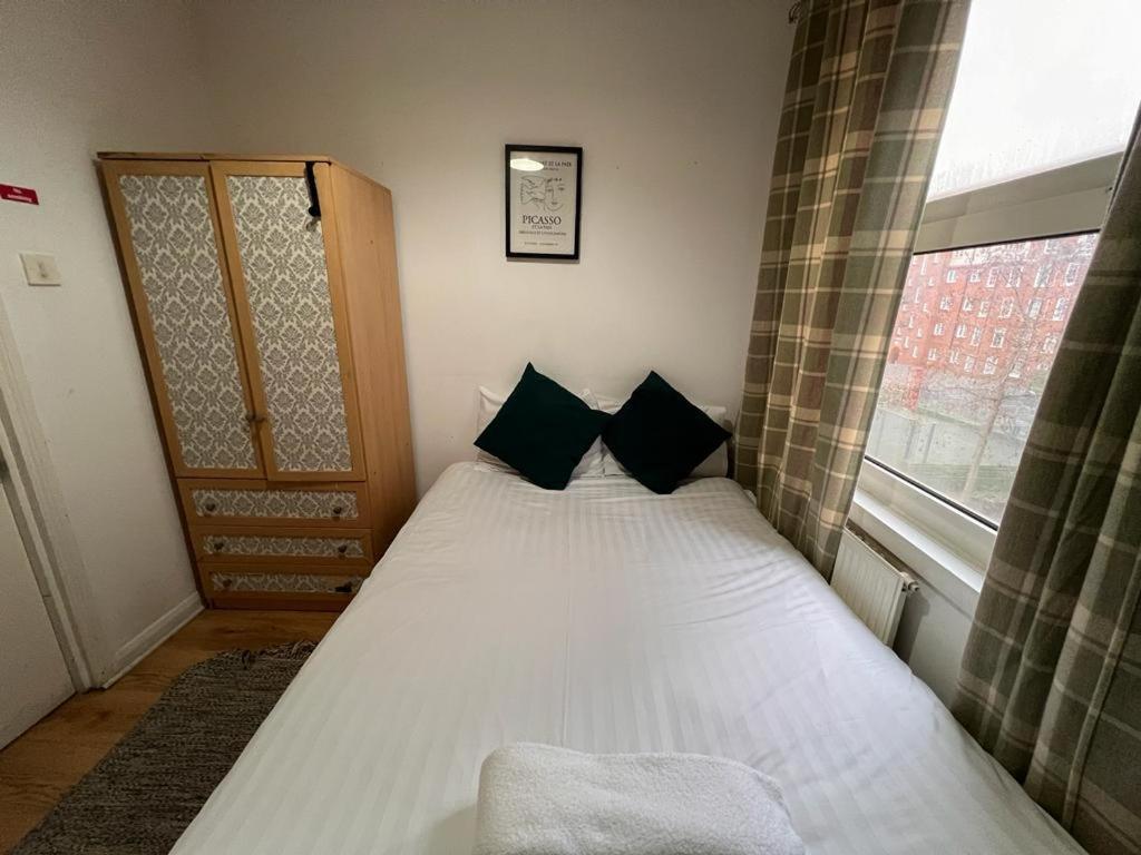 Bed & Breakfast Twenty Five London