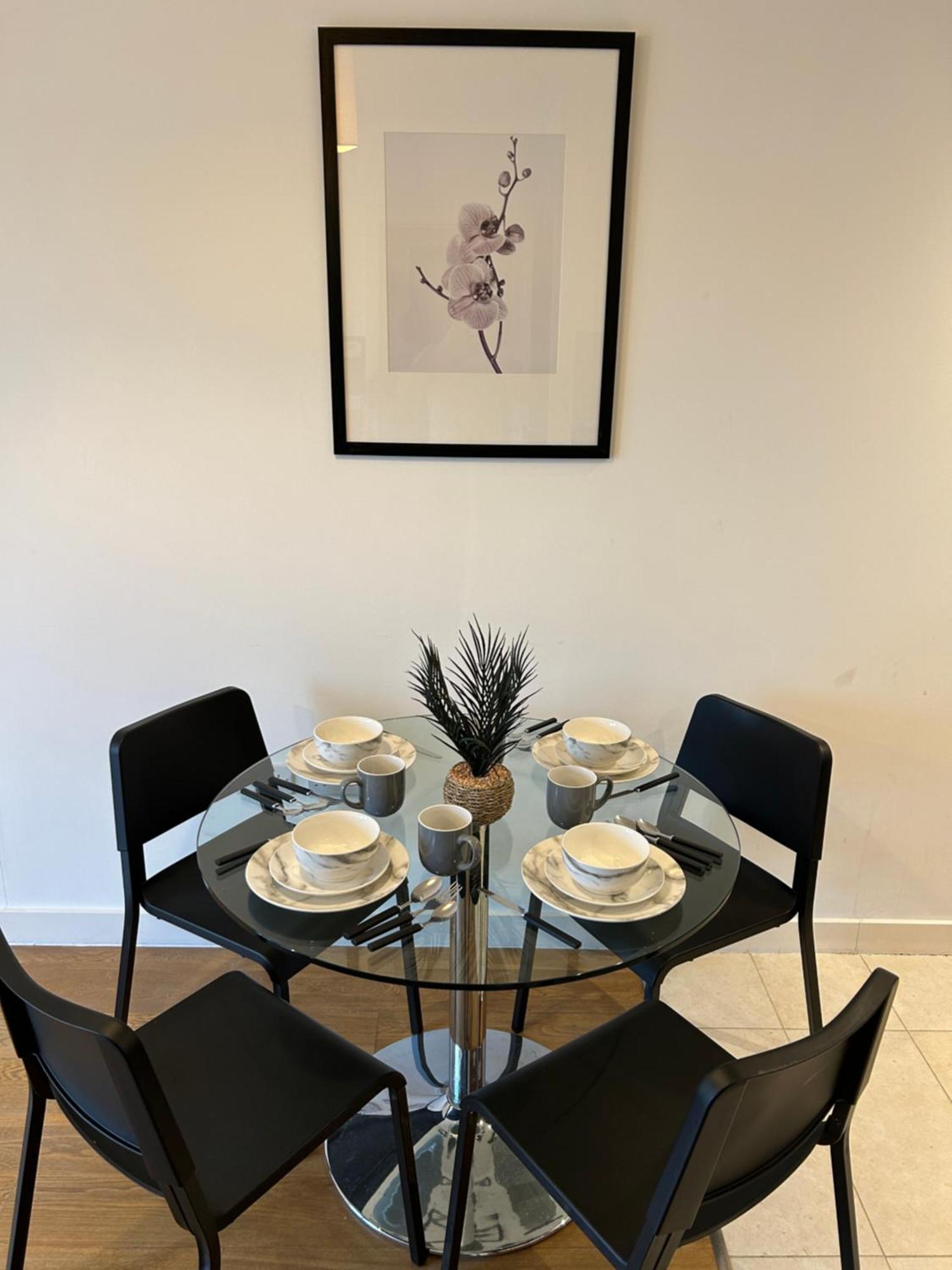 Newly Renovated & Modern 2-br Close To Canary Wharf * Londen
