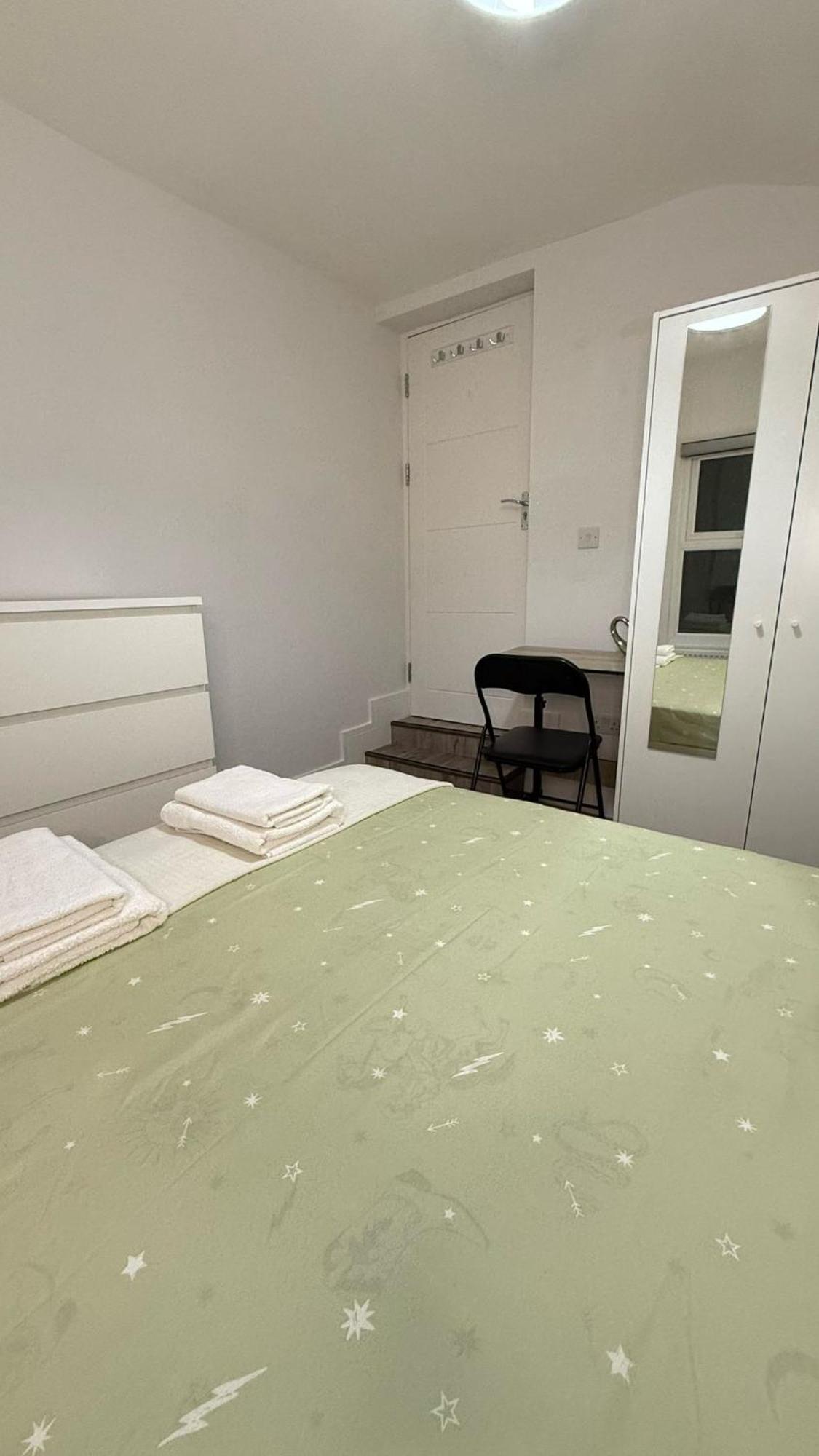 Homestay Double With Garden View London