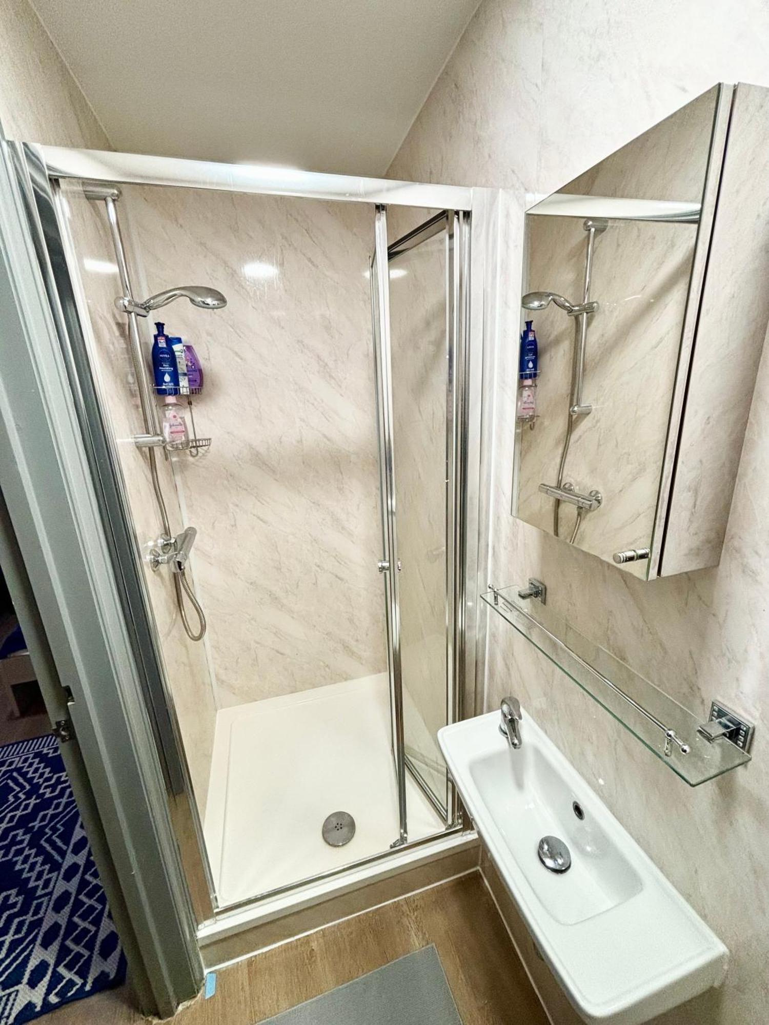 Cozy Ensuite In The Heart Of