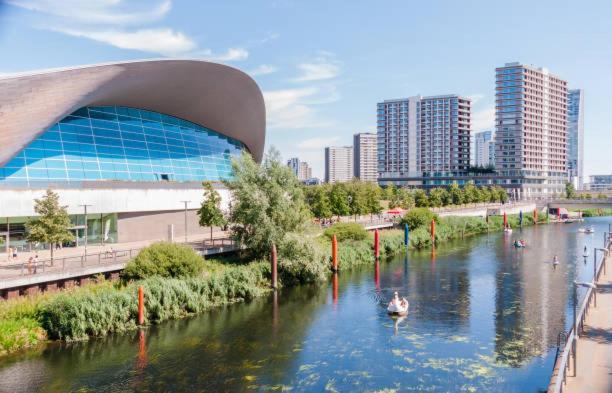 Amazing 2 Bedroom Flat In E20 Apartamento *