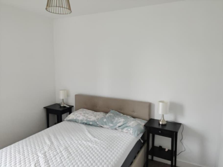 Amazing 2 Bedroom Flat In E20 Apartamento