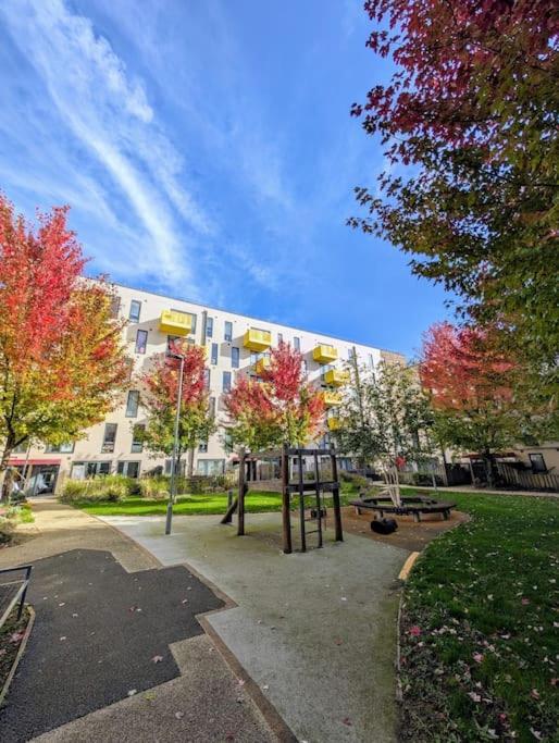 Modern East Apt, 3 Bedrooms, 2 Bathrooms Apartamento *