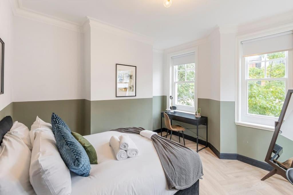 Trendy Mare Street 3 Bed Next Hackney Apartment London