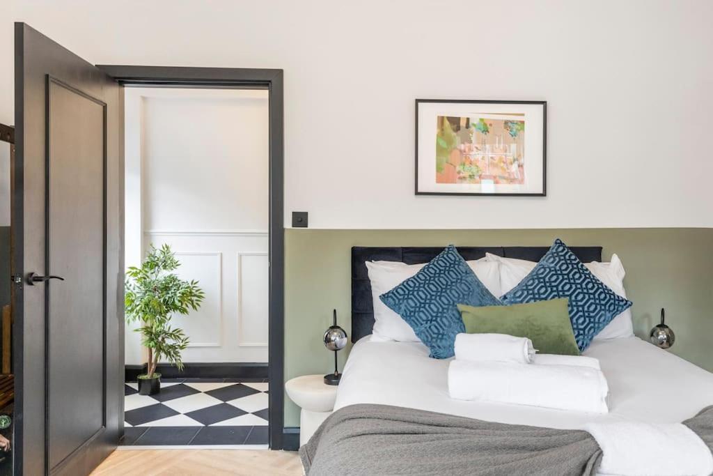 Trendy Mare Street 3 Bed Next Hackney Apartment