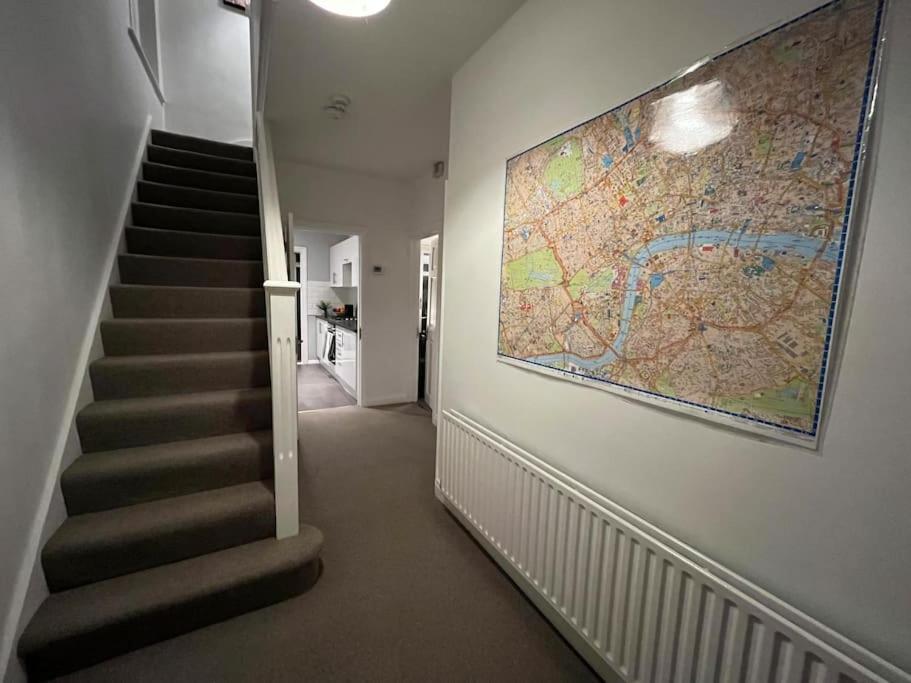 Cosy & Comfortable 3 Bed House, Office & Driveway Holiday home *