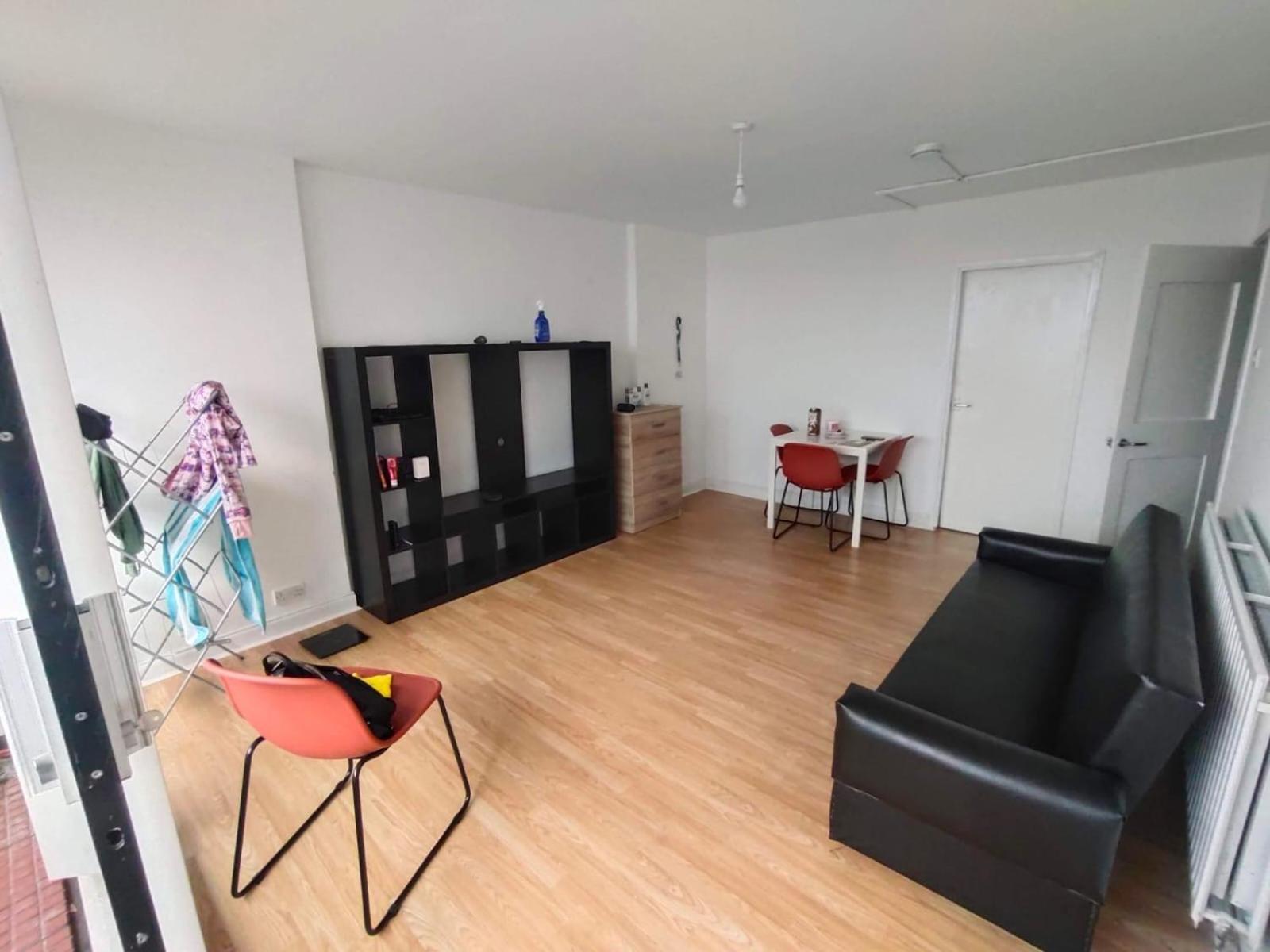 Homestay Flatshare Canary Wharf Cityview Shared With Host For Common Spaces Separate Bedroom Shared Bathroom