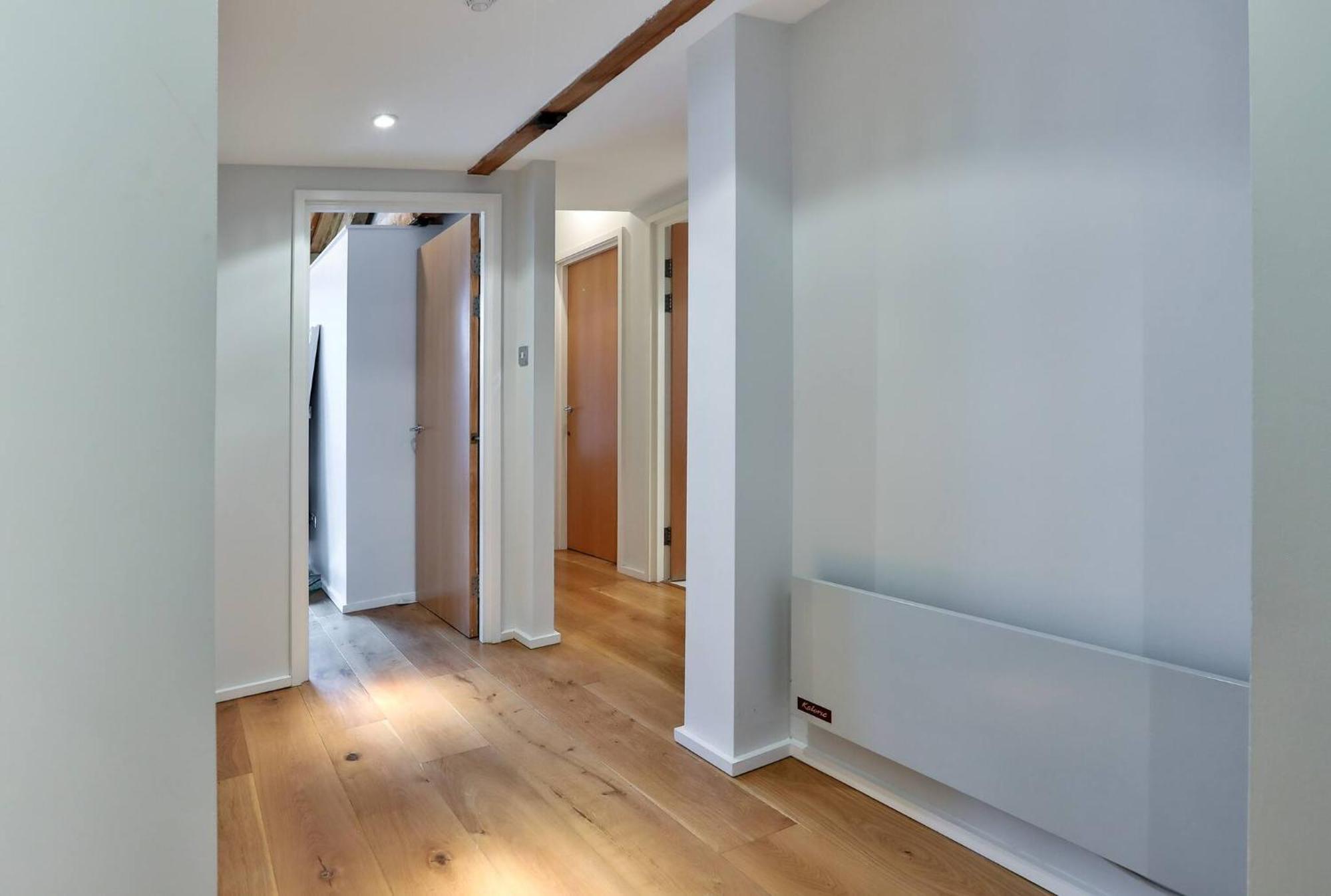 Wild Roses Serviced - Excel Warehouse 1 Apartment London