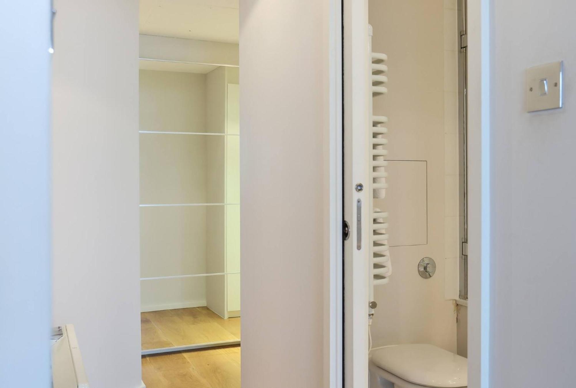 Wild Roses Serviced - Excel Warehouse 1 Apartment London