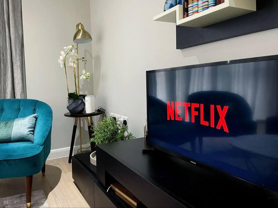 Spacious Modern 3 Bed In Bridge With Netflix And Free Carpark Apartment *
