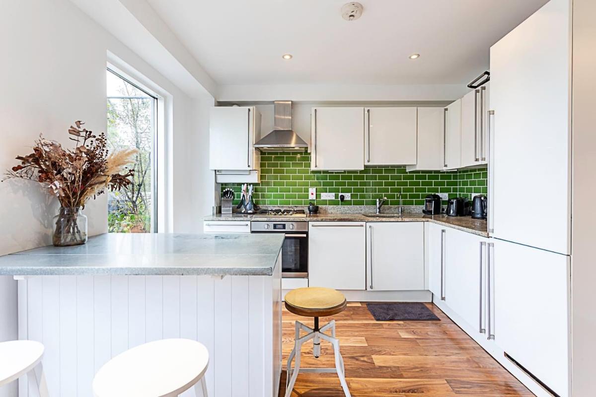 3 Bed Luxury Penthouse In Shoreditch * London