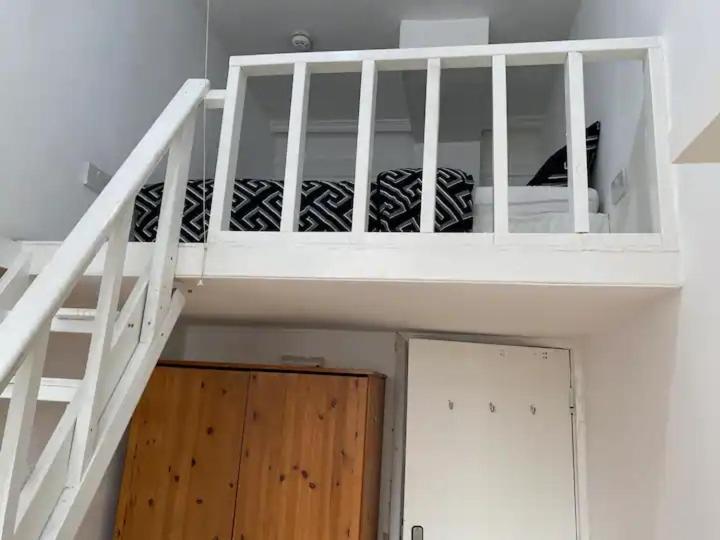 Large House In London's Trendiest Area Homestay *