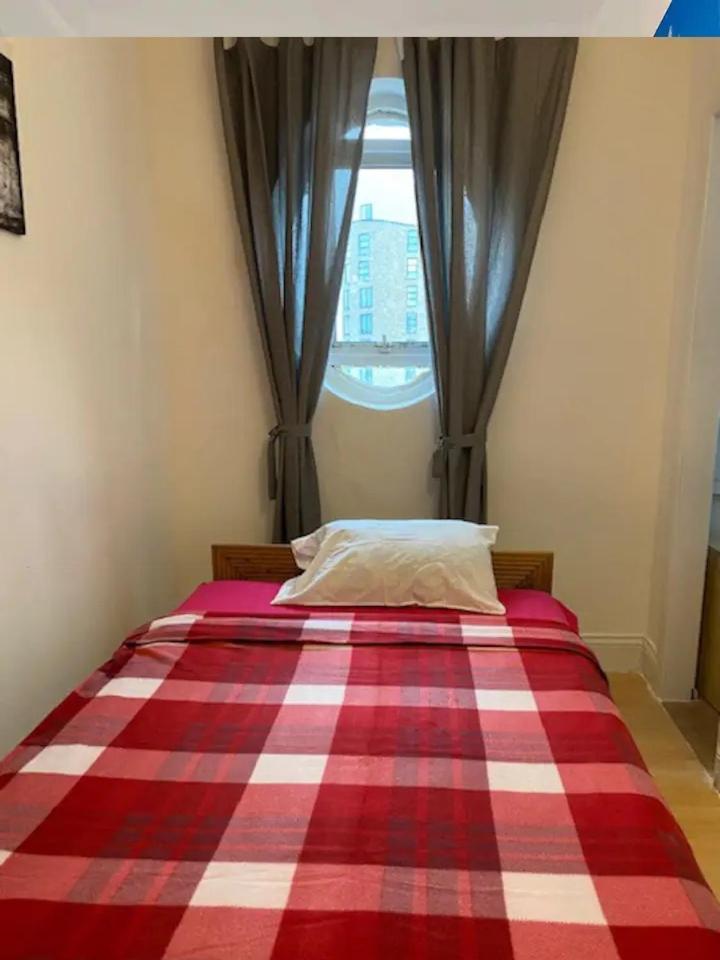 Large House In London's Trendiest Area Homestay