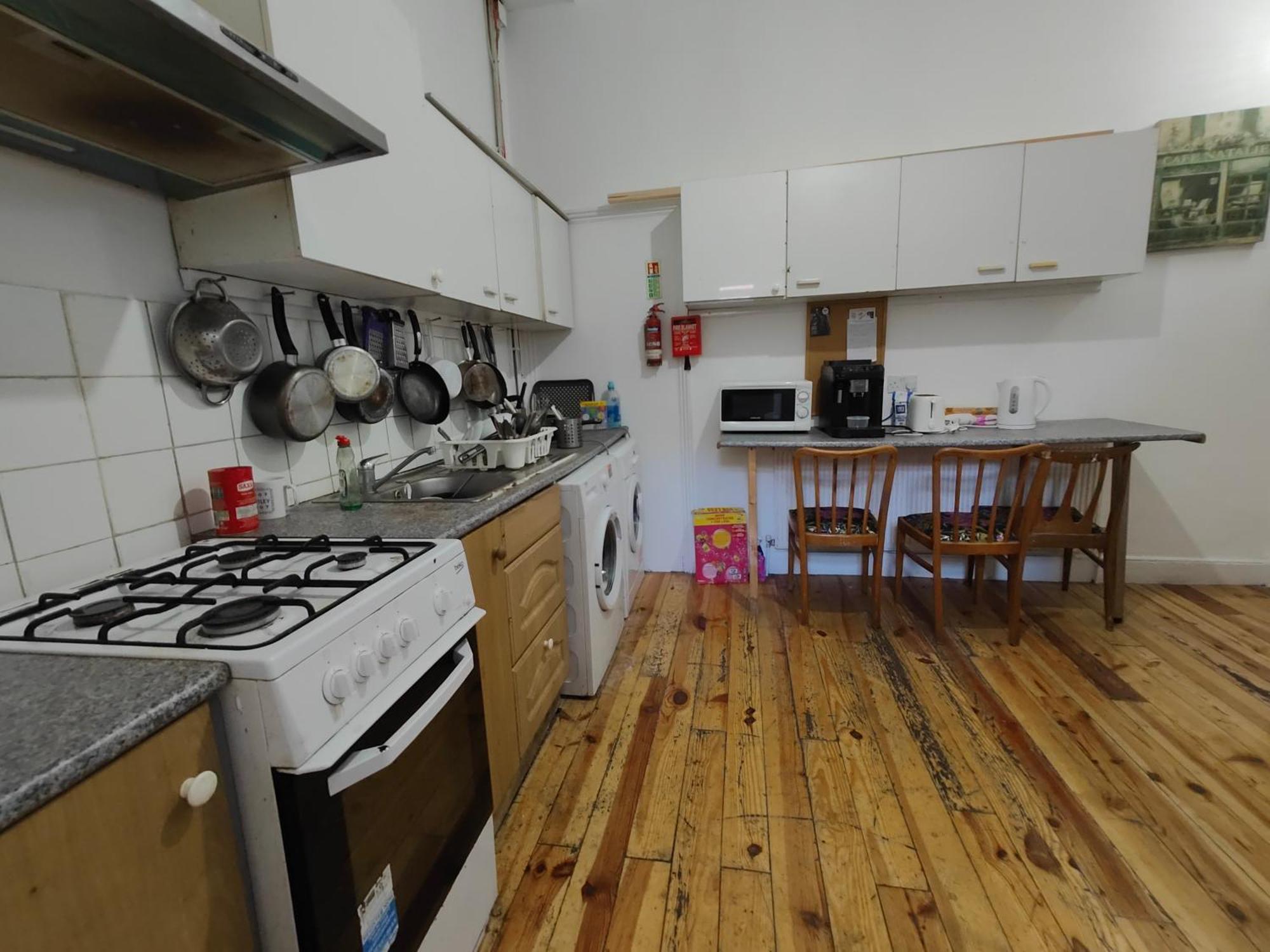 Large House In London's Trendiest Area Homestay *